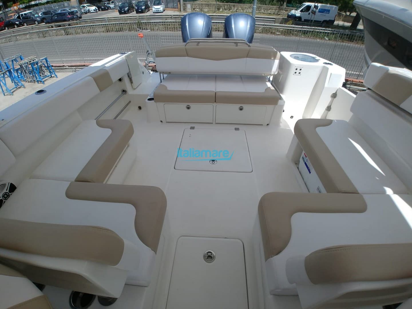 Robalo R 317 - Interior View Robalo R 317 - Interior View