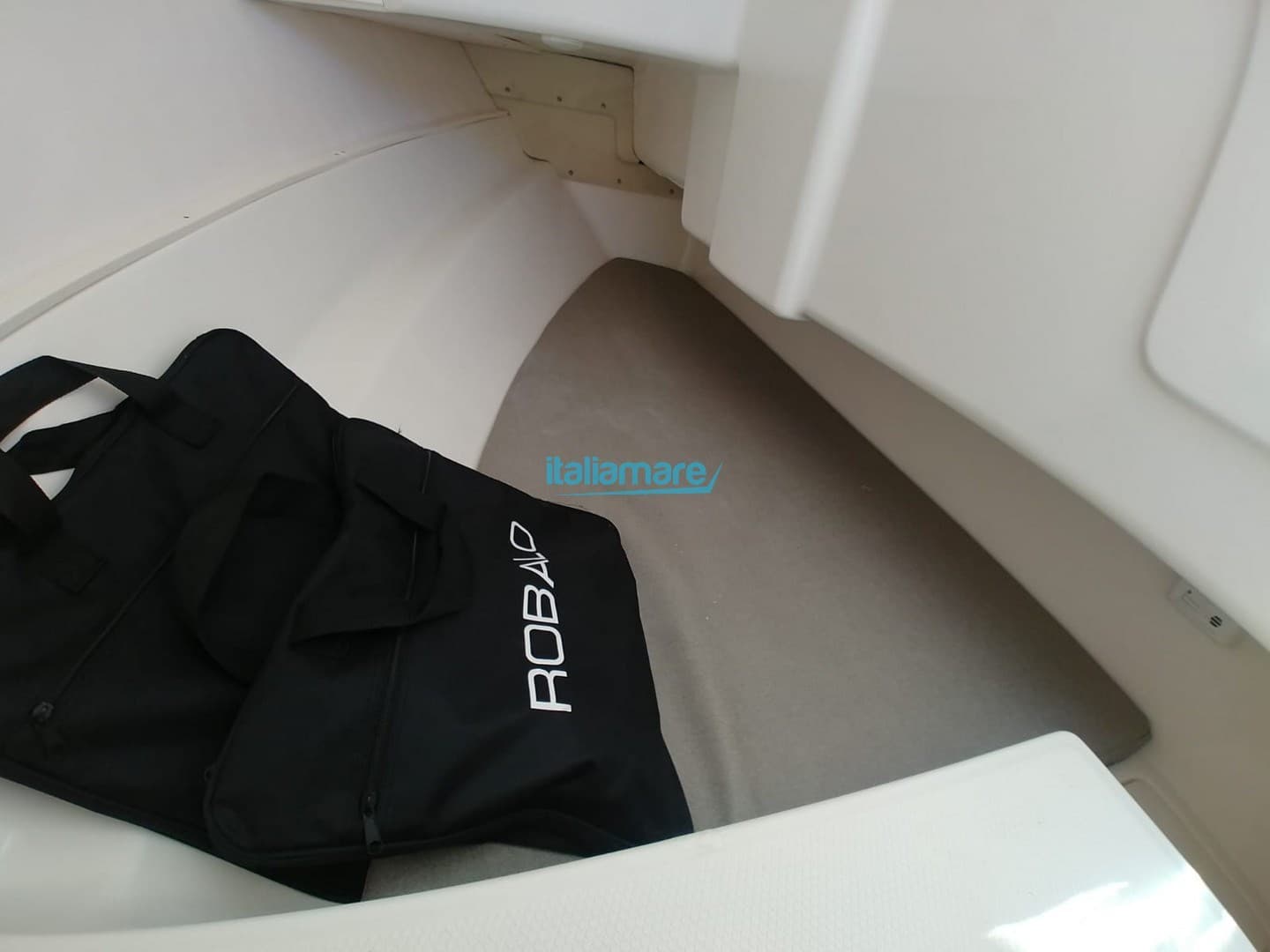 Robalo R 317 - Deck View Robalo R 317 - Deck View