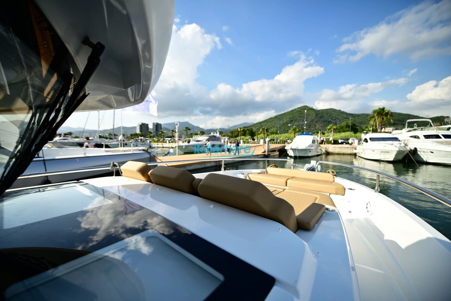 Wellcraft Marine 355 used - detail 4