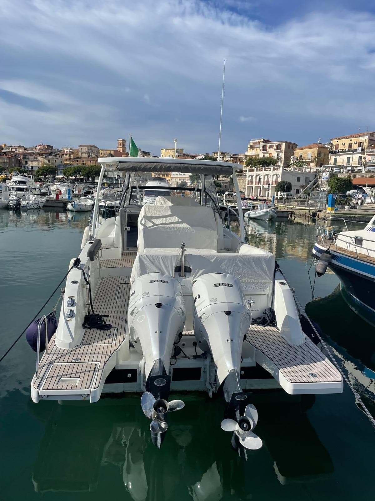 Jeanneau Cap Camarat 10.5 Wa - Detail View 1 Jeanneau Cap Camarat 10.5 Wa - Detail View 1