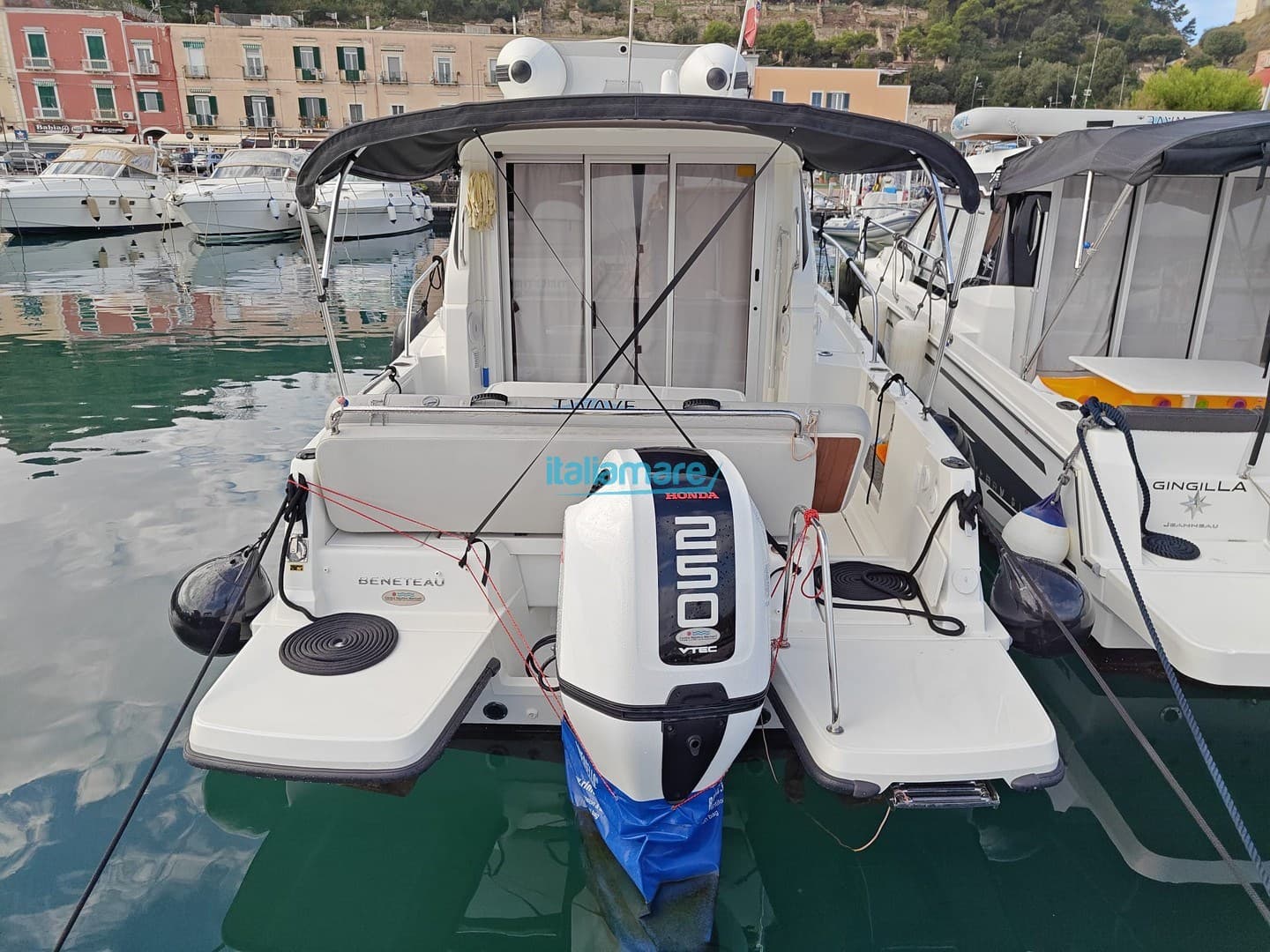 Beneteau Antares 8 - Detail View 1 Beneteau Antares 8 - Detail View 1