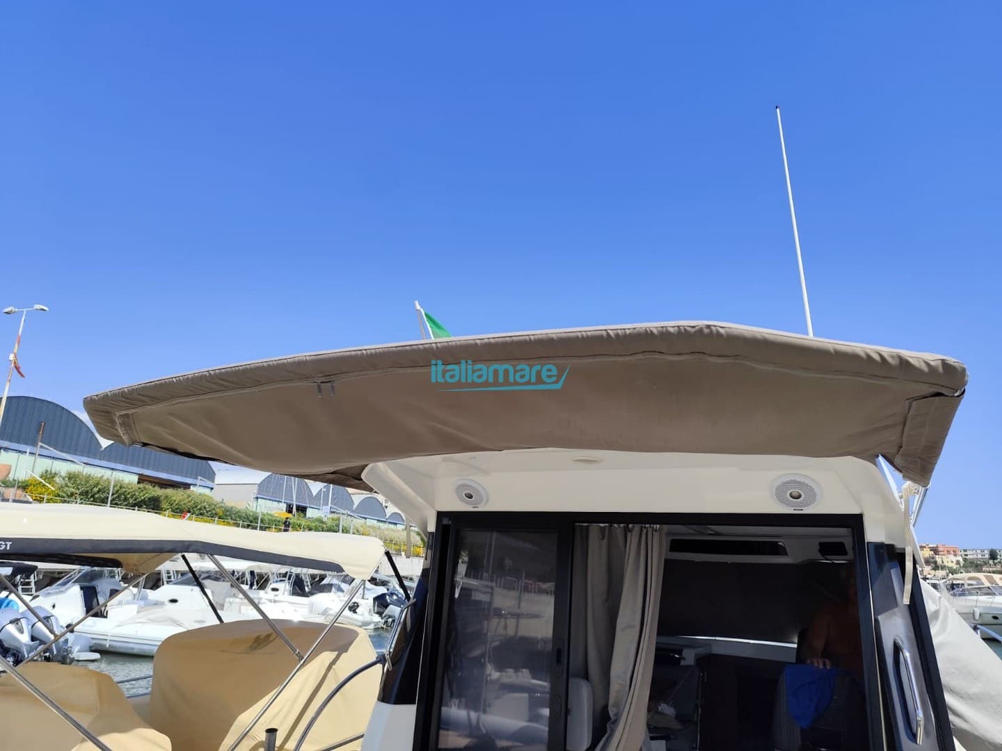 Jeanneau Merry Fisher 895 - Interior View Jeanneau Merry Fisher 895 - Interior View