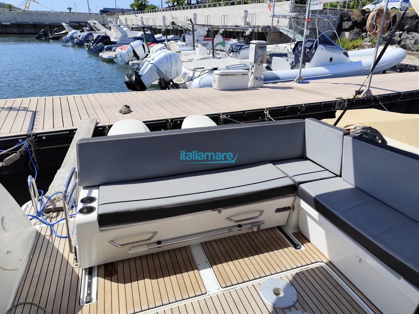 Jeanneau Merry Fisher 895 - Deck View Jeanneau Merry Fisher 895 - Deck View