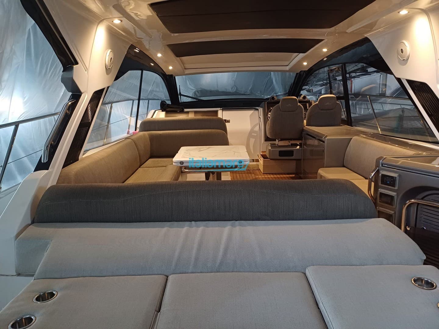 Azimut Atlantis 51 - Deck View Azimut Atlantis 51 - Deck View