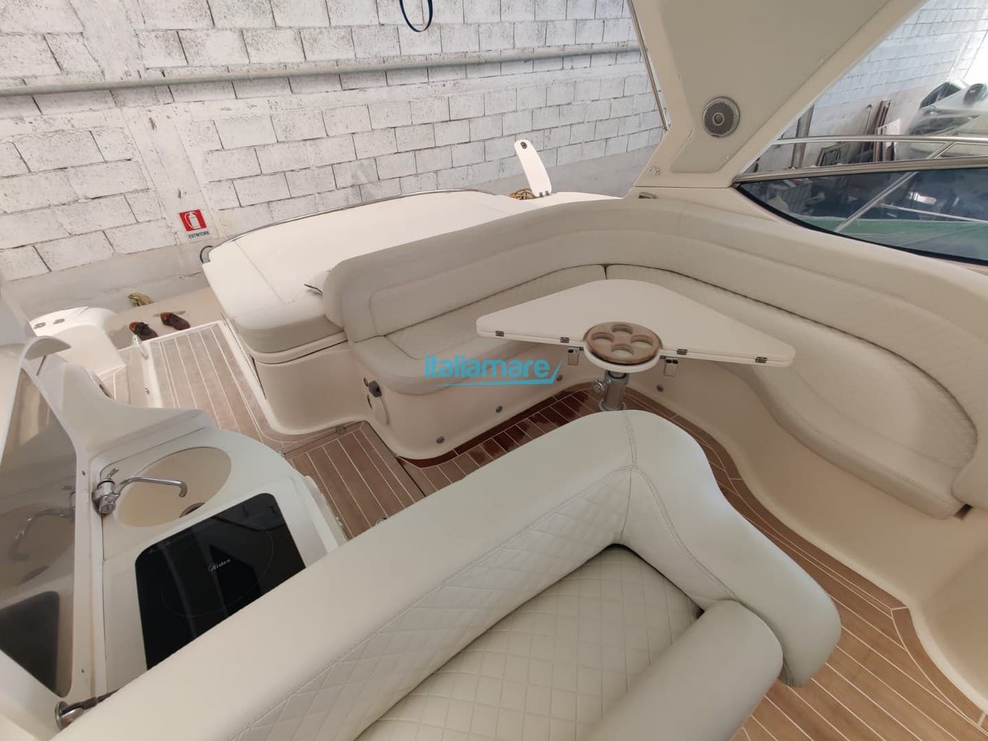 Manò Marine Mano' 38,50 - Deck View Manò Marine Mano' 38,50 - Deck View