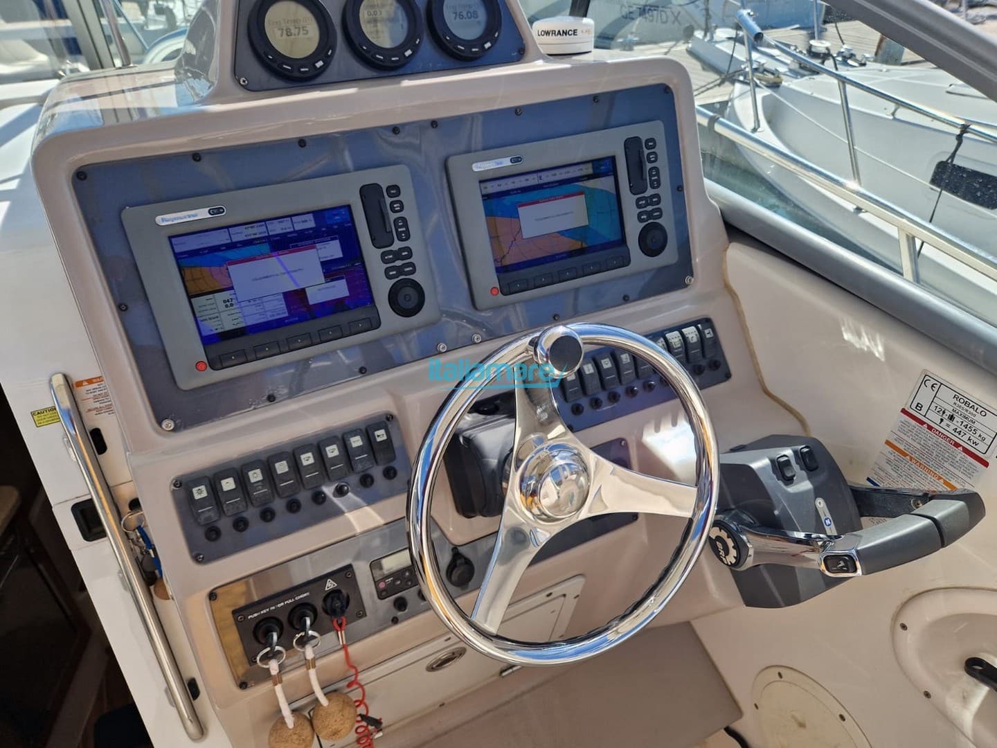 Robalo Robalo R 305 - Deck View Robalo Robalo R 305 - Deck View