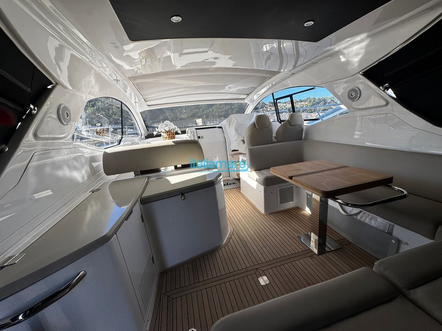 Azimut Atlantis 45 - Interior View Azimut Atlantis 45 - Interior View