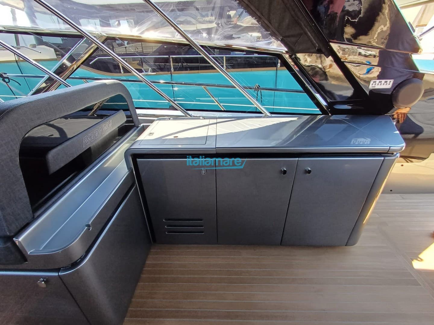 Rizzardi 63' - Deck View Rizzardi 63' - Deck View