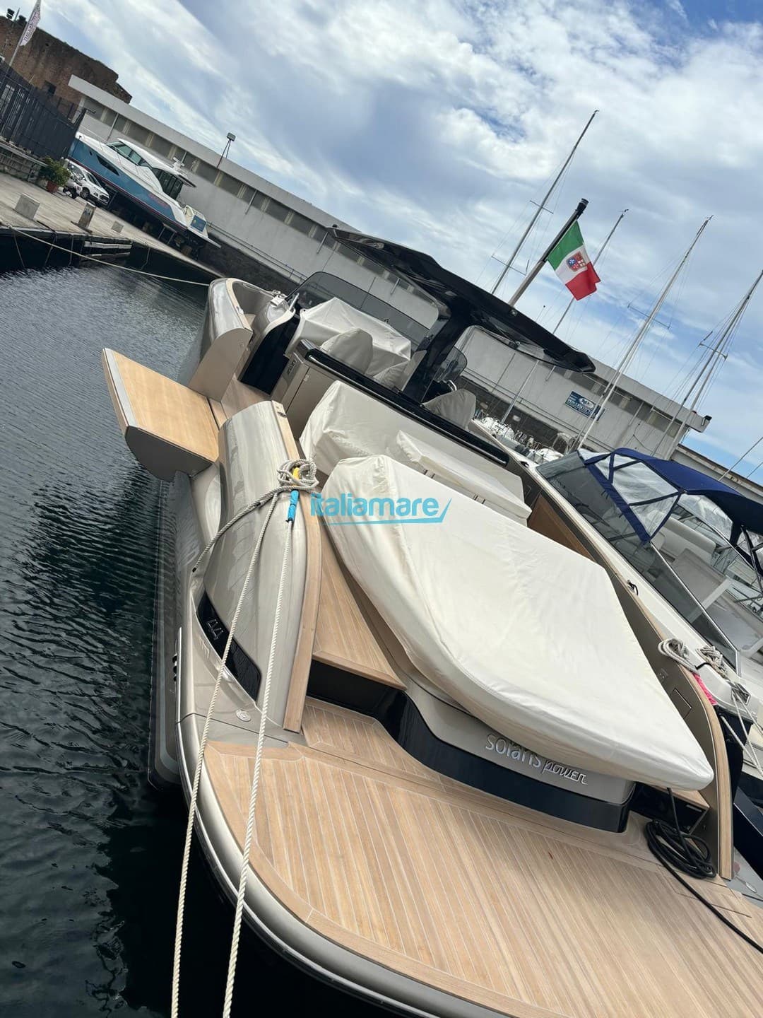 Solaris Power 44 Open - Interior View Solaris Power 44 Open - Interior View