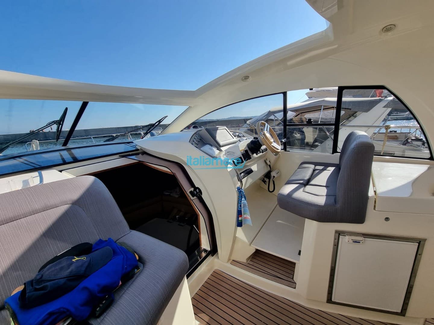 Jeanneau Prestige 38 S - Deck View Jeanneau Prestige 38 S - Deck View