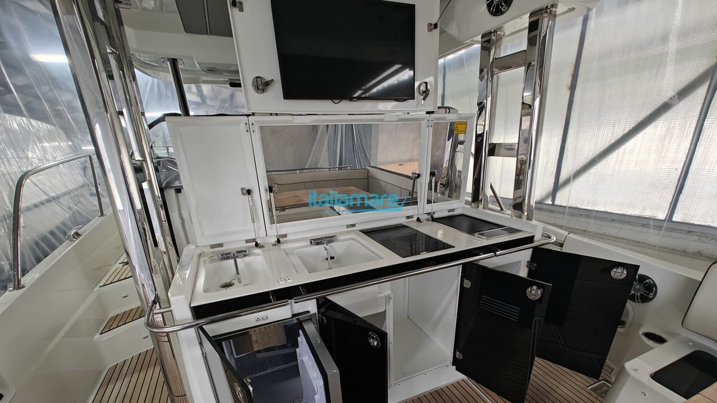 Jeanneau Cap Camarat 12.5 Wa S2 - Interior View Jeanneau Cap Camarat 12.5 Wa S2 - Interior View