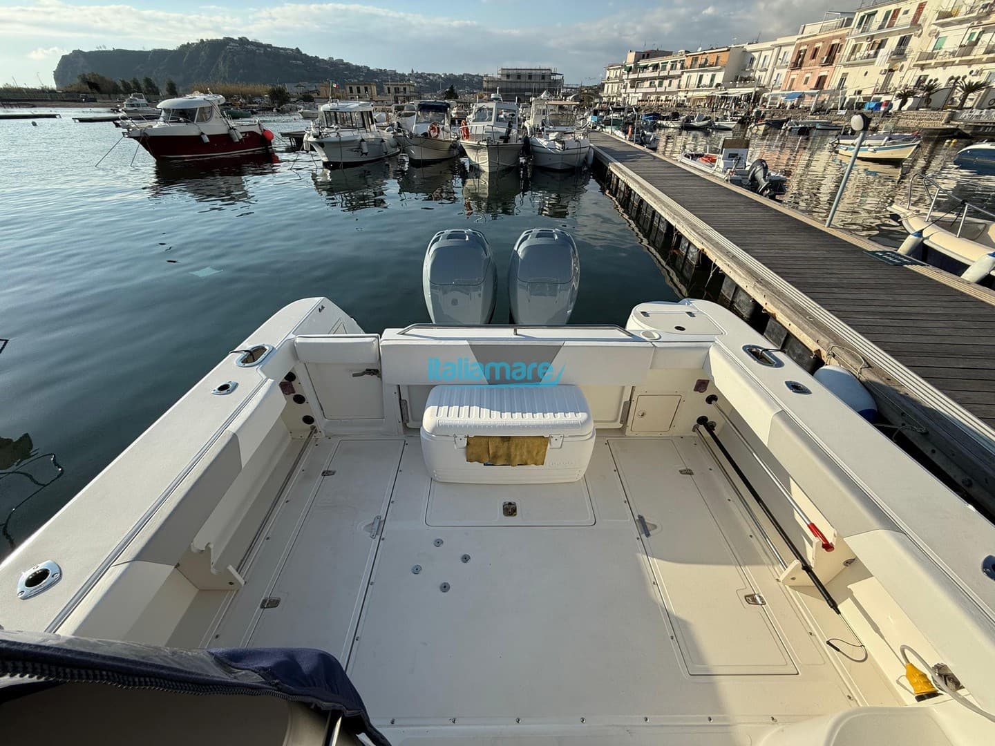 Boston Whaler 28 Conquest - Deck View Boston Whaler 28 Conquest - Deck View