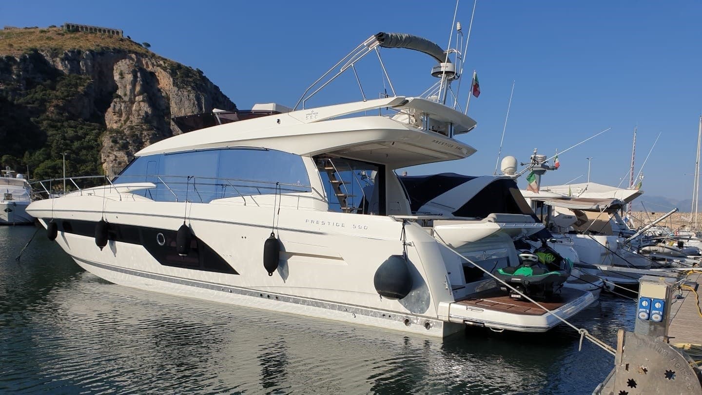 Prestige 590 F - Main View Prestige 590 F - Main View