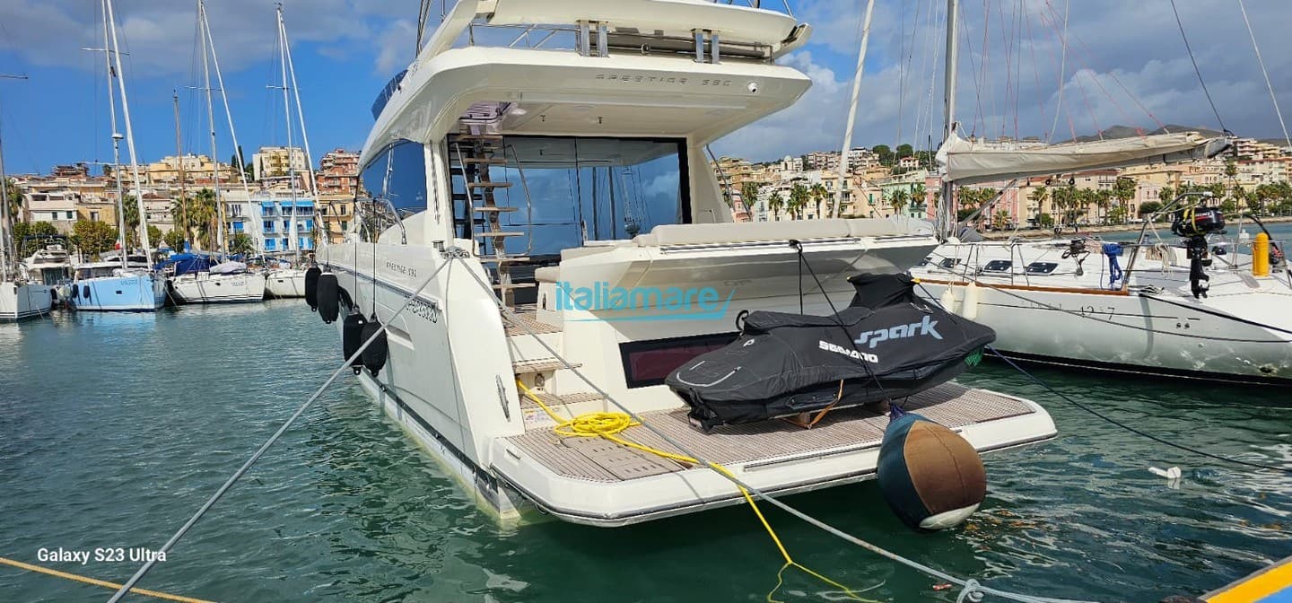 Prestige 590 F - Detail View 1 Prestige 590 F - Detail View 1