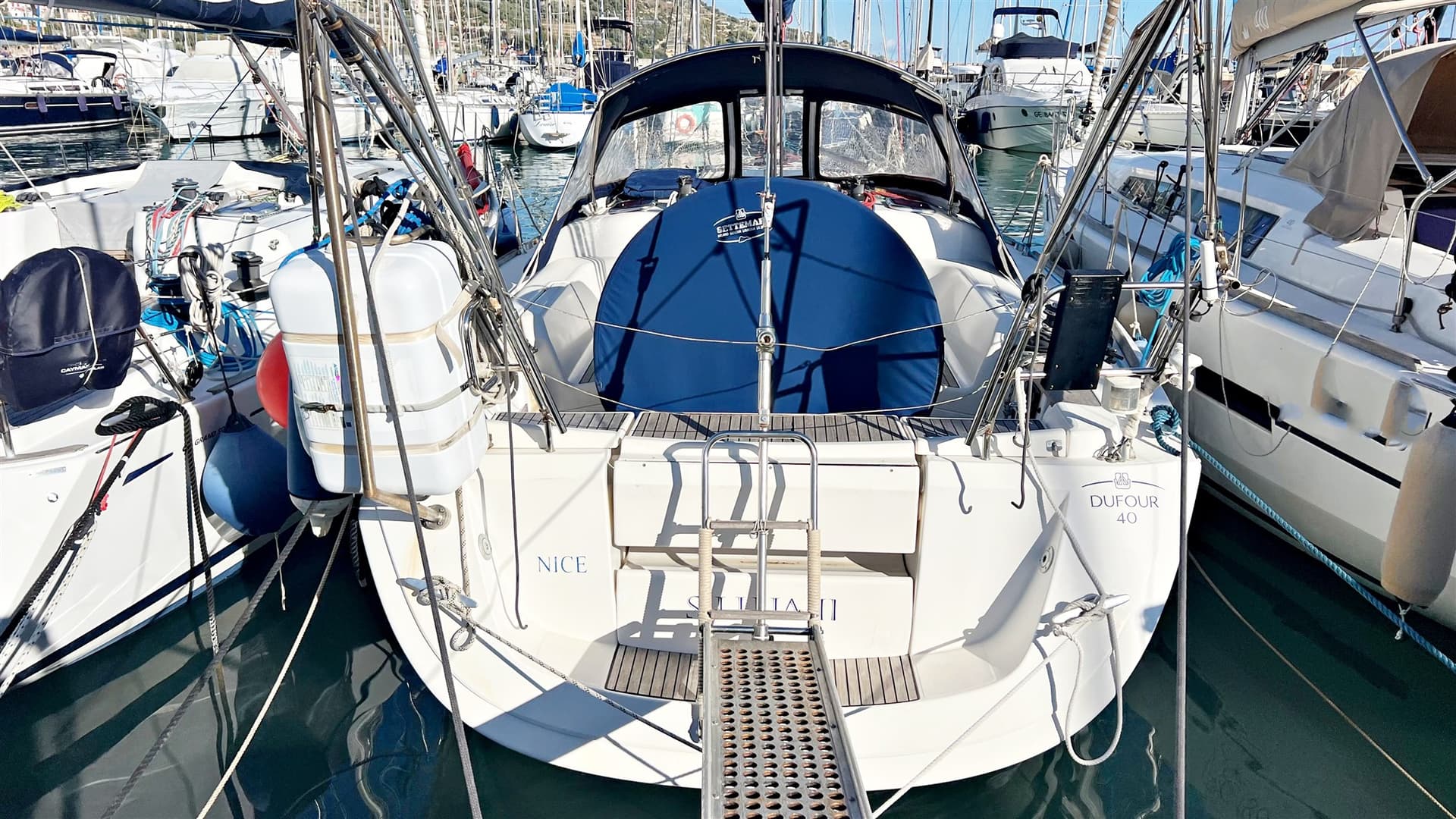 Dufour Yachts 40 Performance - Interior View Dufour Yachts 40 Performance - Interior View