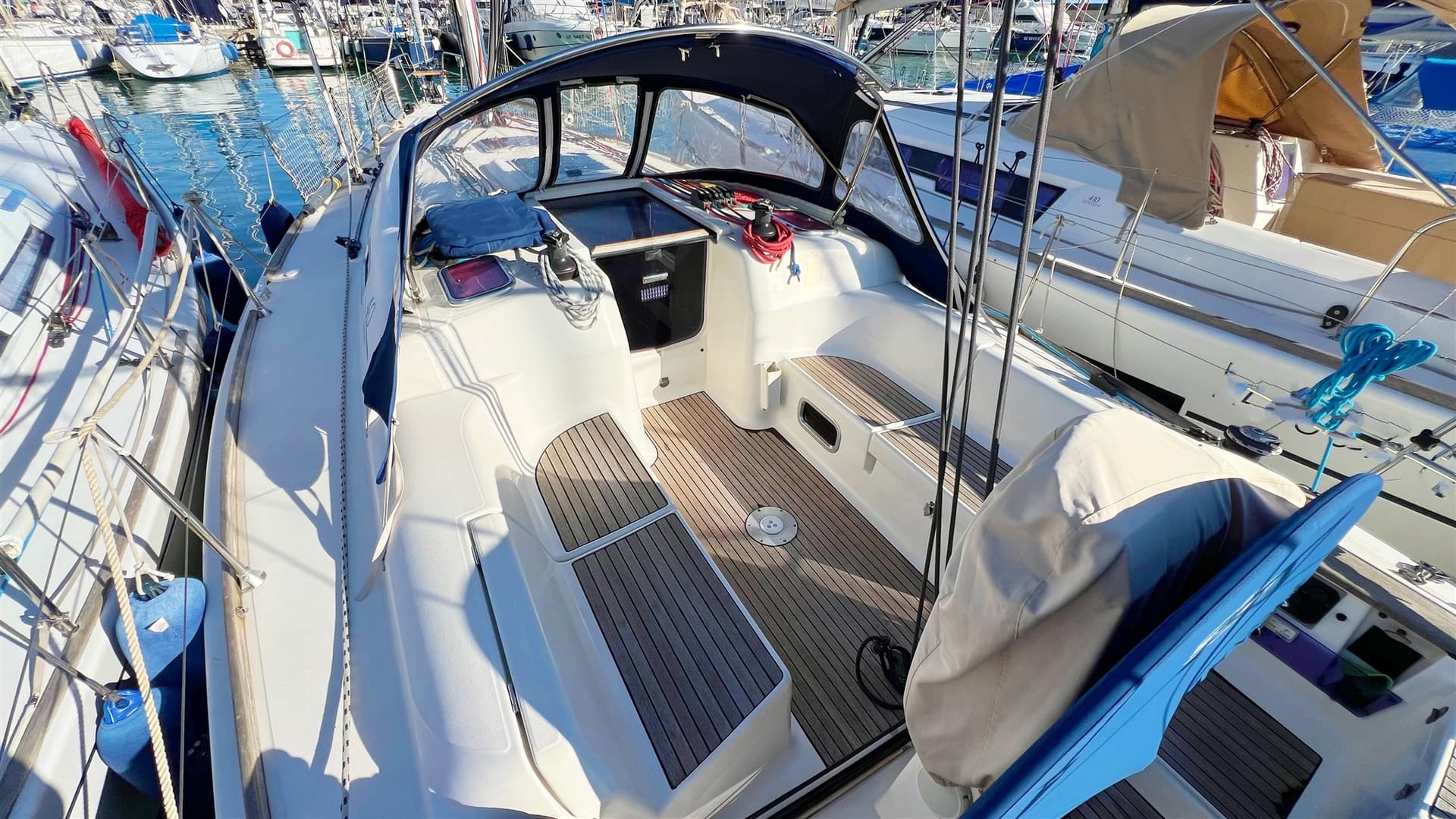 Dufour Yachts 40 Performance - Deck View Dufour Yachts 40 Performance - Deck View