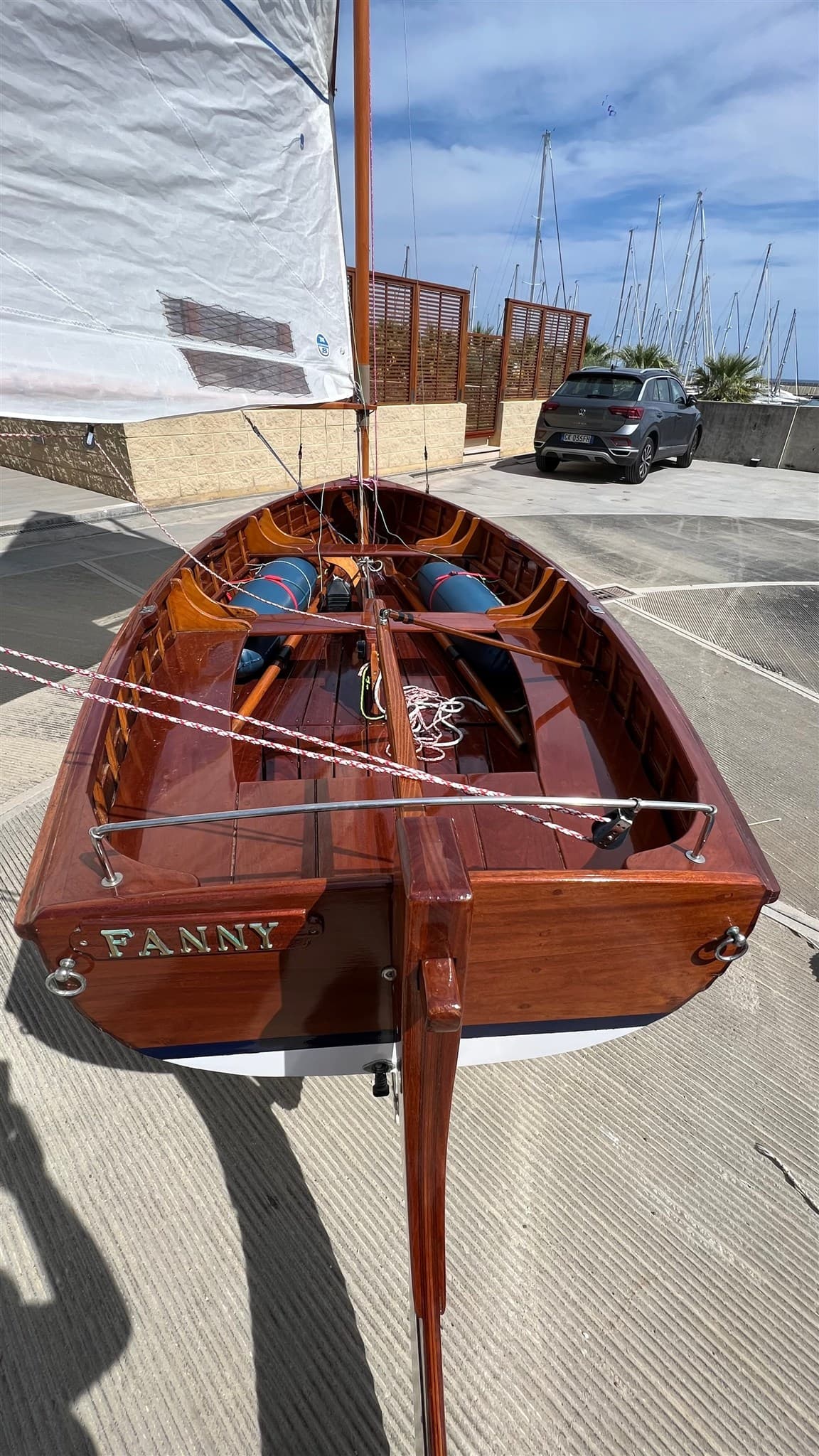 Montisola Dinghy - Interior View Montisola Dinghy - Interior View