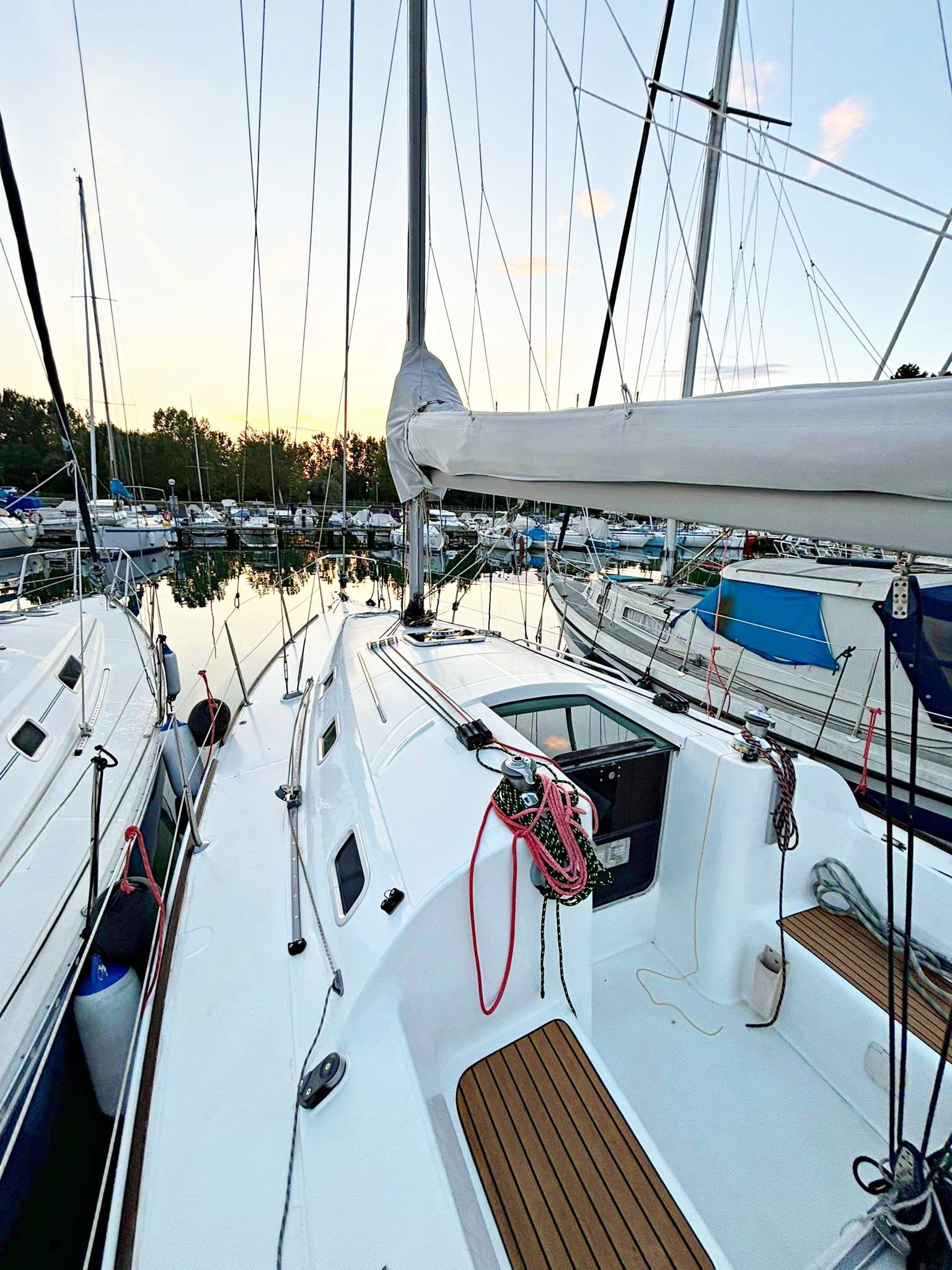 Beneteau First 31.7 - Deck View Beneteau First 31.7 - Deck View