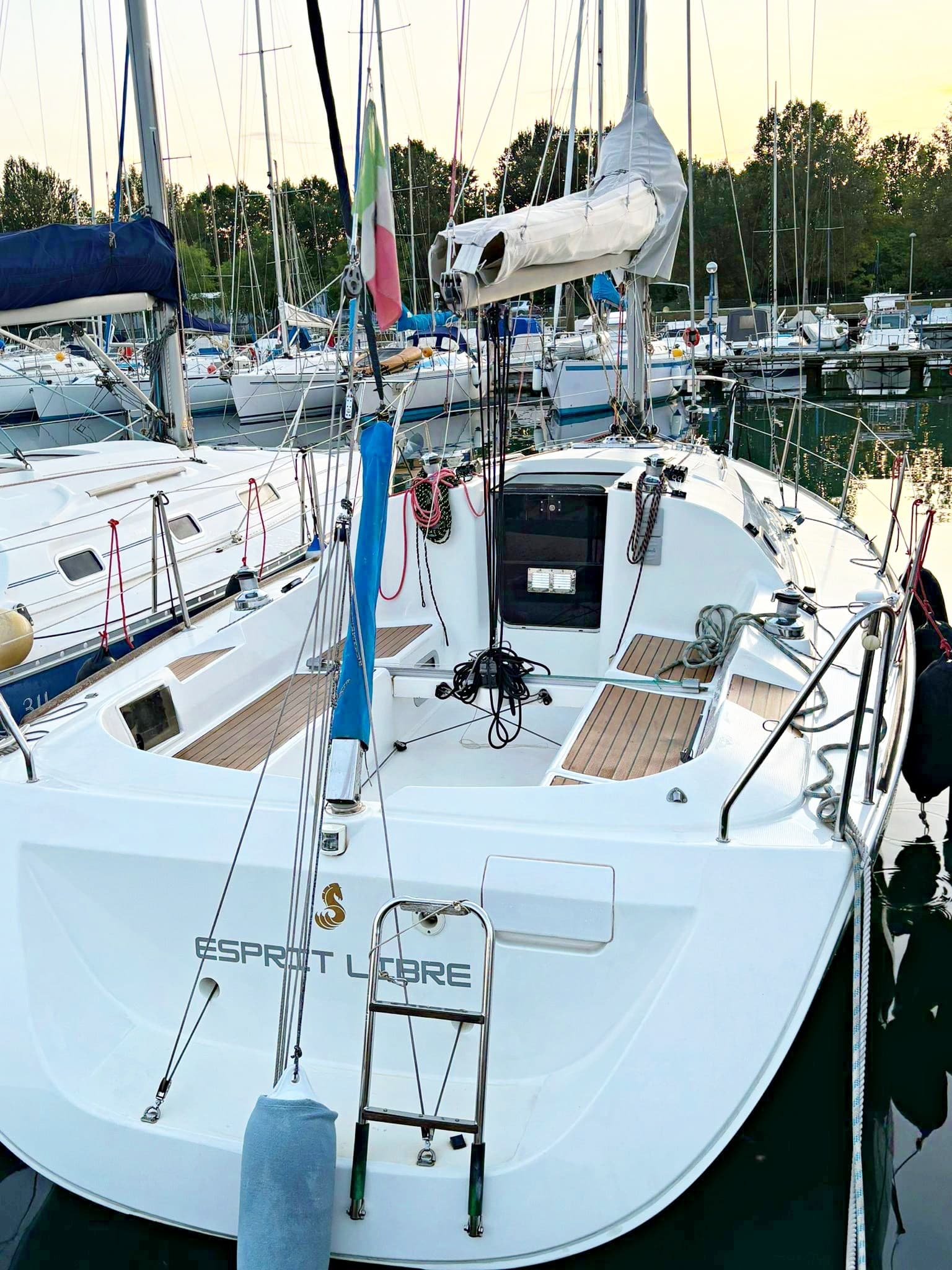 Beneteau First 31.7 - Interior View Beneteau First 31.7 - Interior View