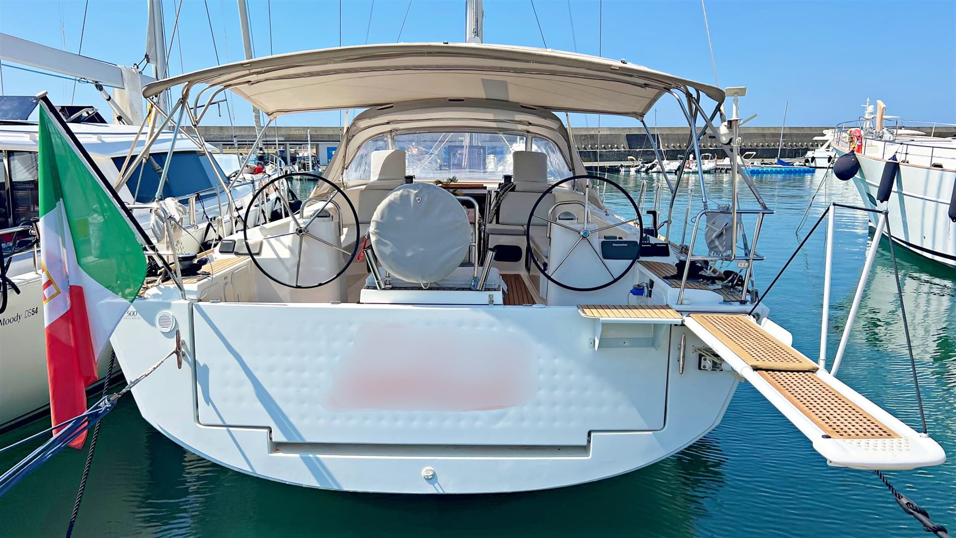 Dufour Yachts 500 Grand Large - Detail View 1 Dufour Yachts 500 Grand Large - Detail View 1