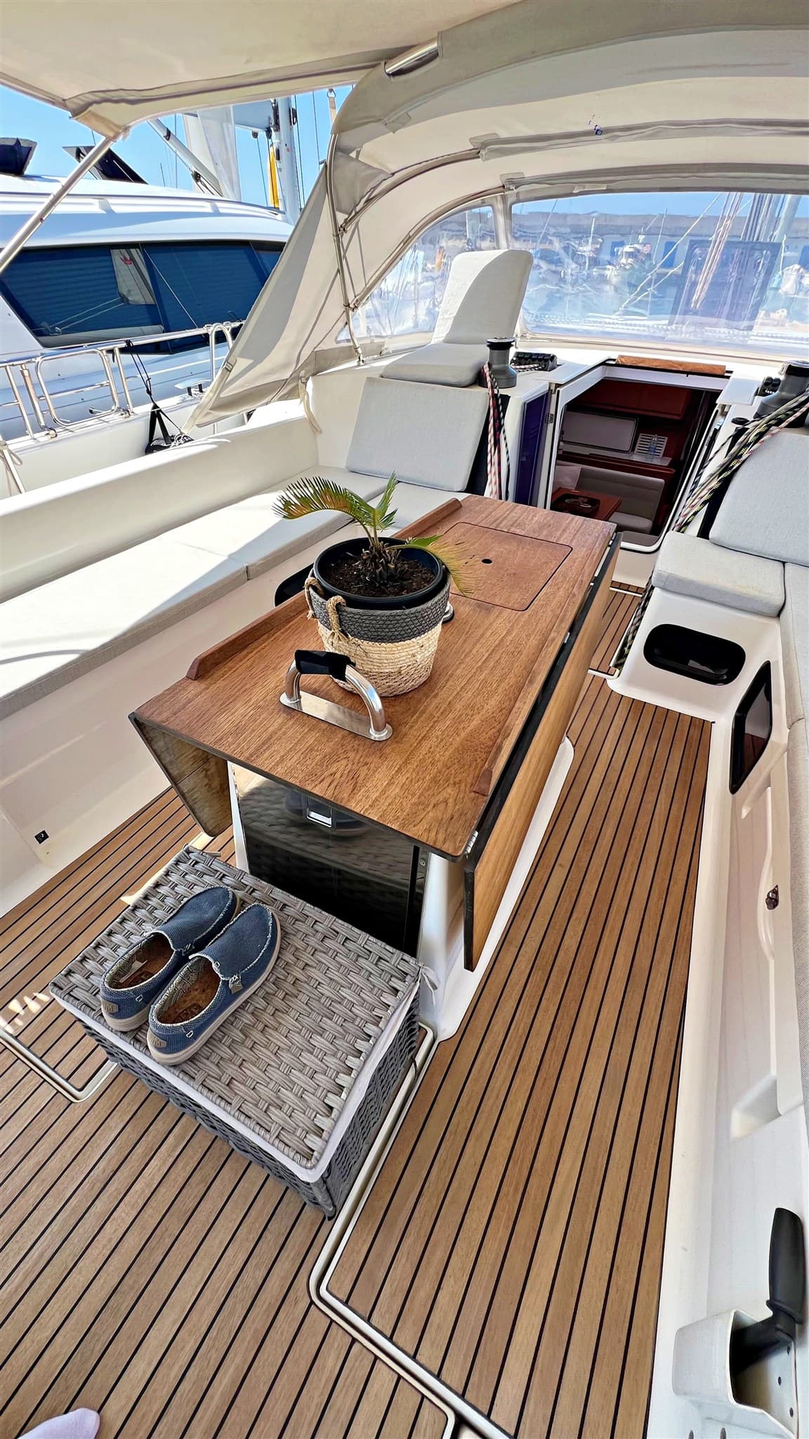 Dufour Yachts 500 Grand Large - Deck View Dufour Yachts 500 Grand Large - Deck View