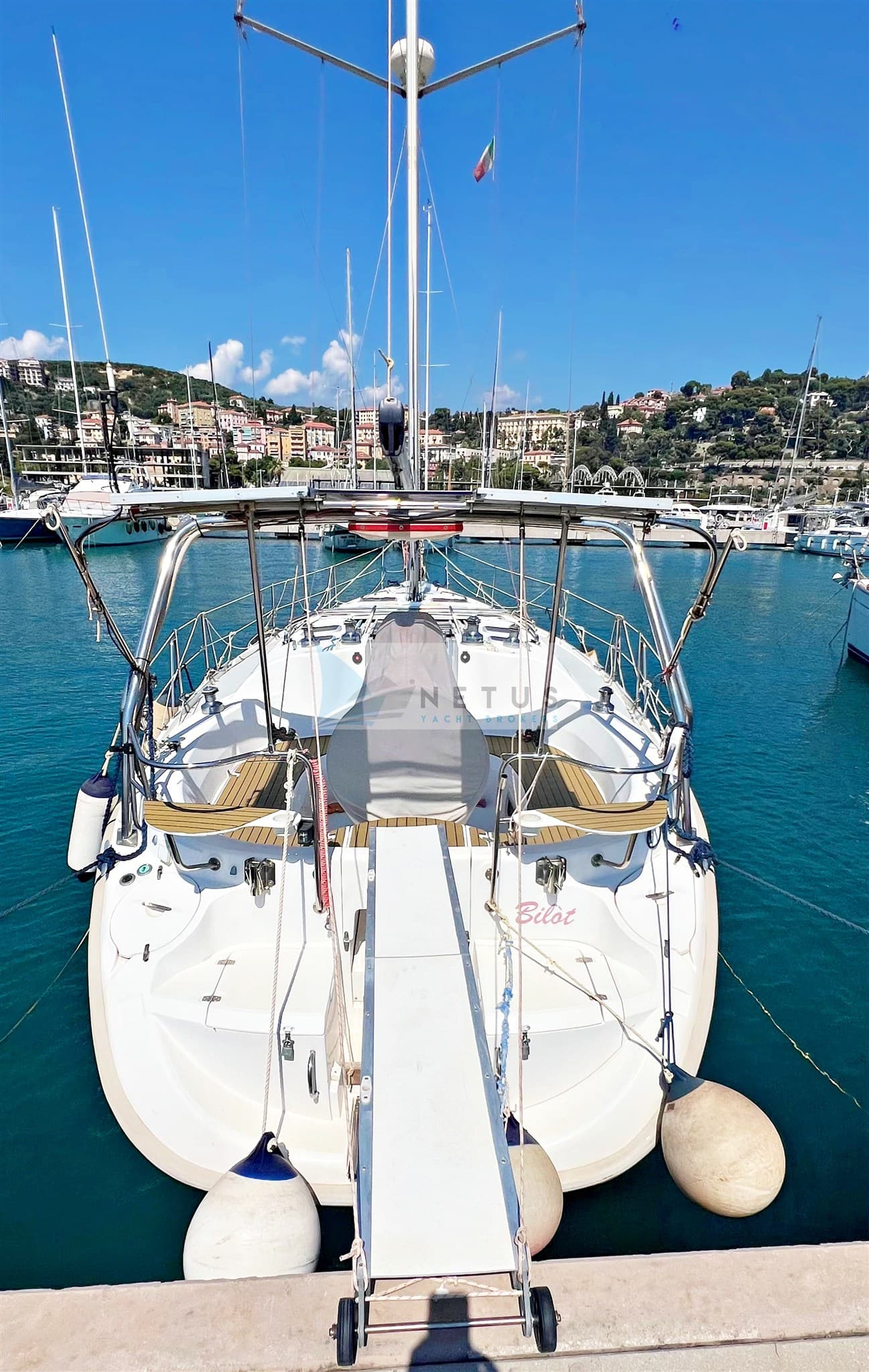 Hunter Hunter 380 - Interior View Hunter Hunter 380 - Interior View