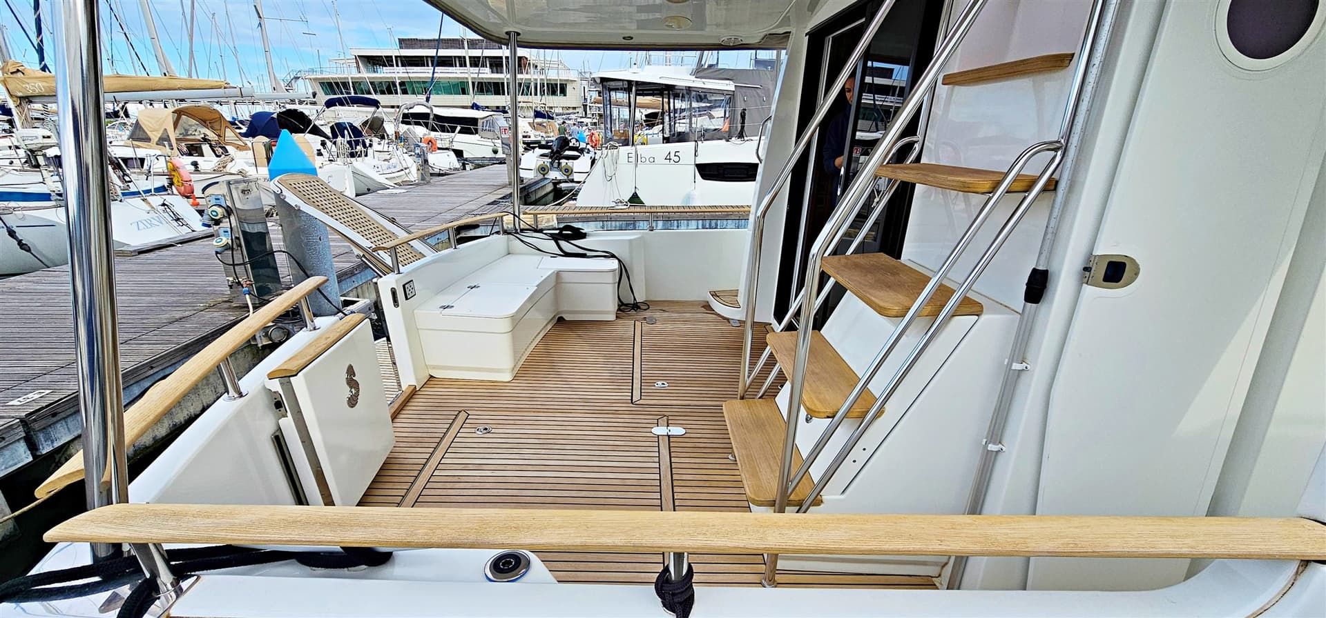 Beneteau Trawler St 44 - Deck View Beneteau Trawler St 44 - Deck View
