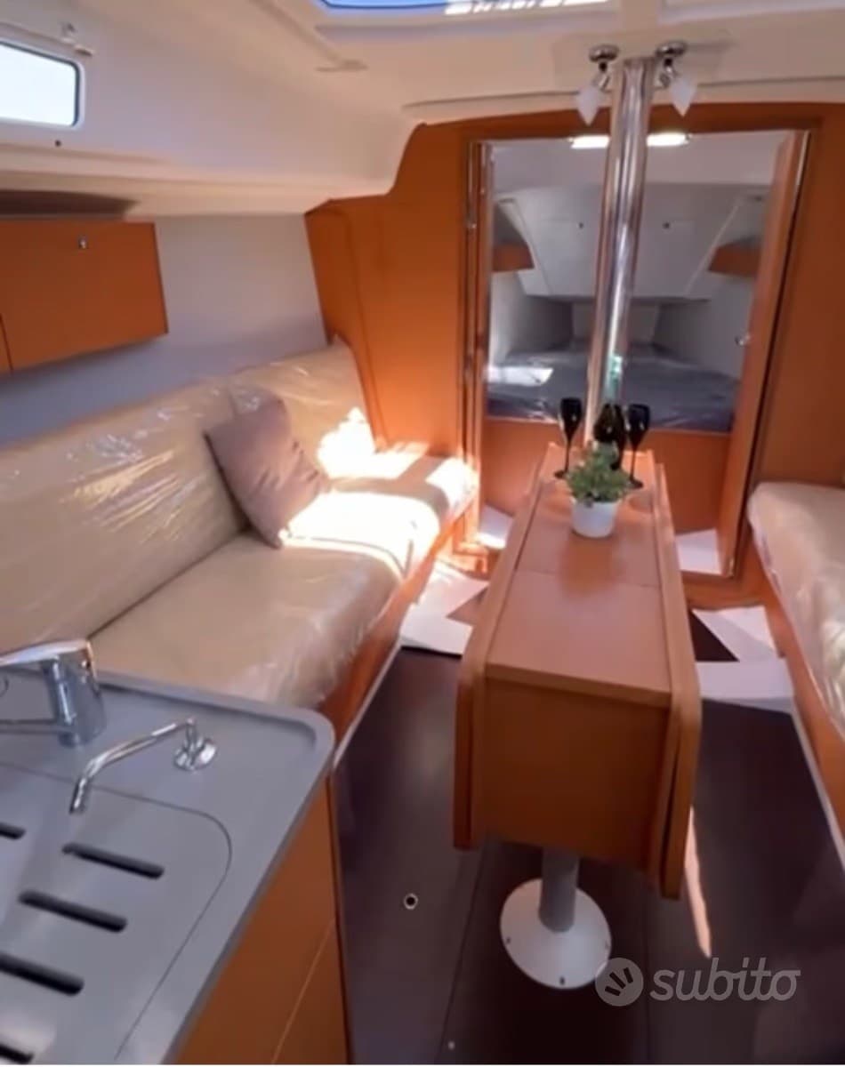 Dufour Yachts 32 - Deck View Dufour Yachts 32 - Deck View