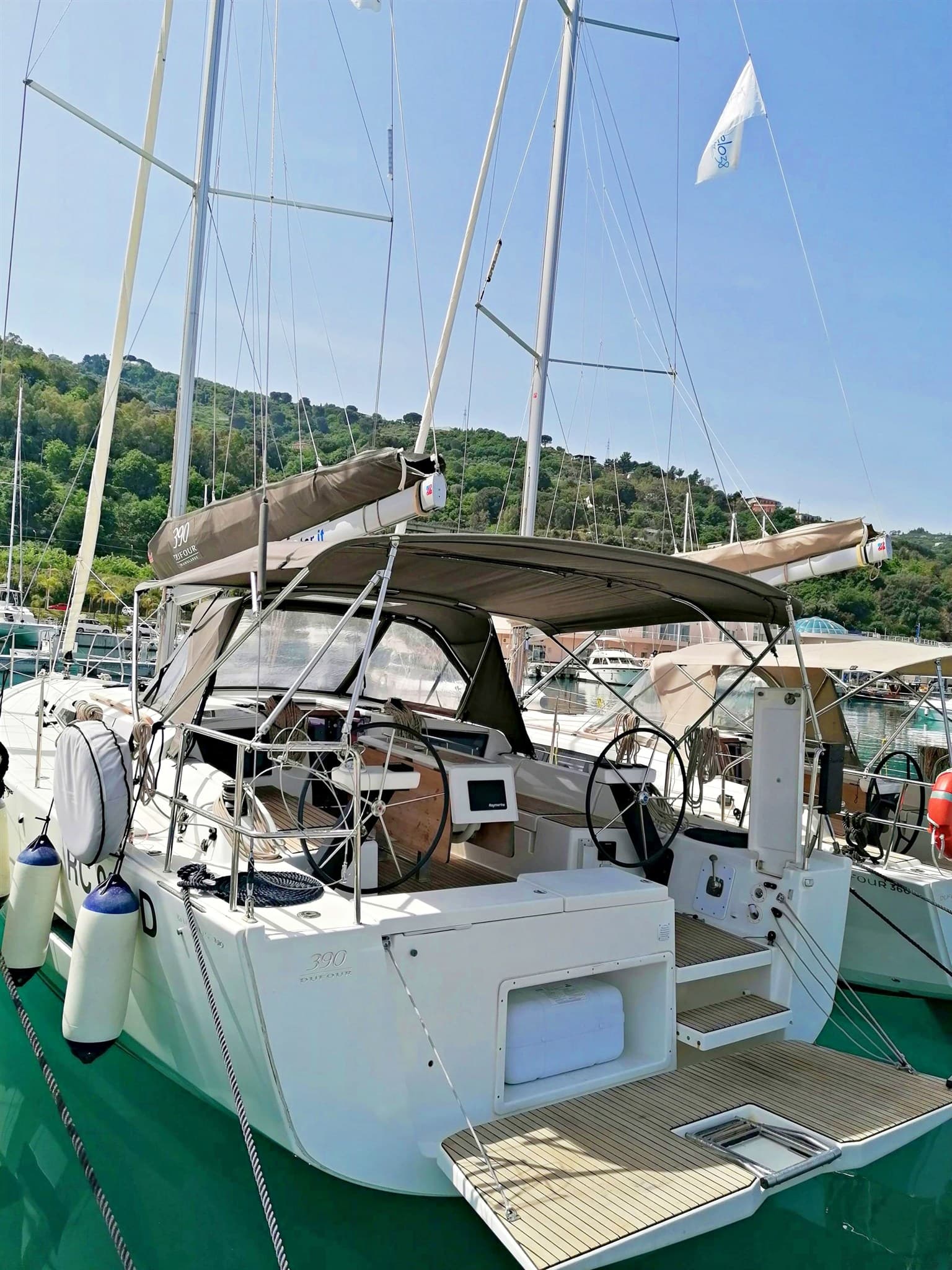 Dufour Yachts 390 Grand Large - Detail View 1 Dufour Yachts 390 Grand Large - Detail View 1