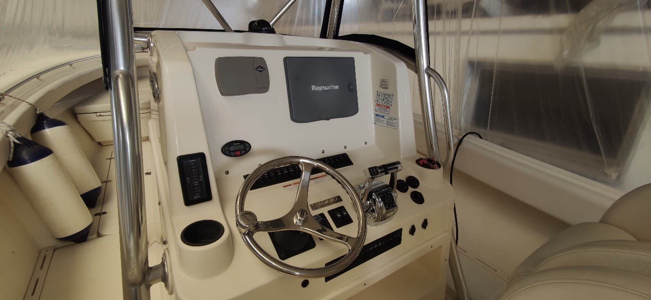 Pursuit 3480 Center Console used - detail 3