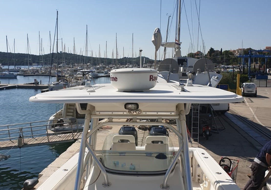 Boston Whaler OUTRAGE 320 used - hero image 9