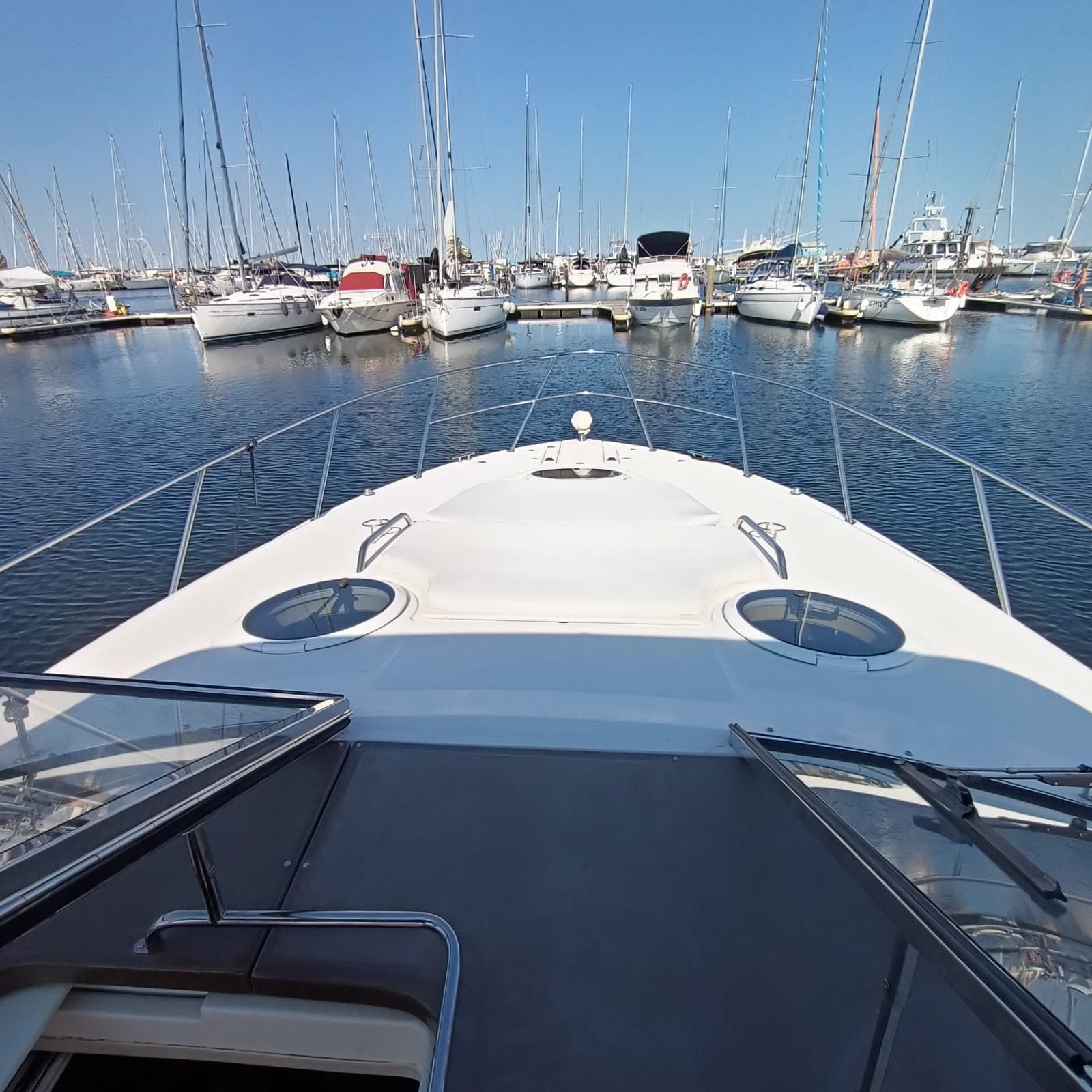 Regal Marine Commodore 3560 - Deck View Regal Marine Commodore 3560 - Deck View