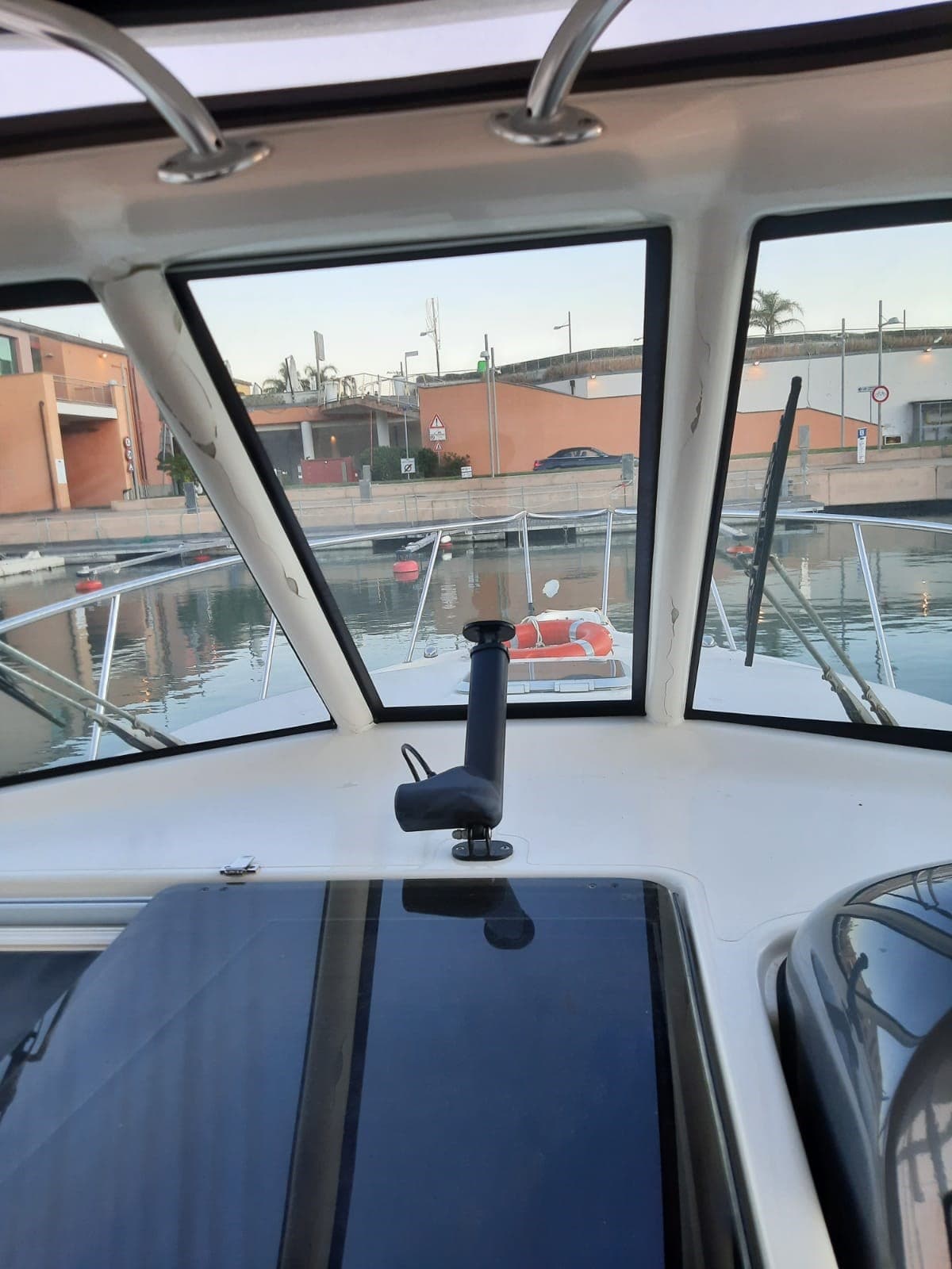 Pursuit OS 335 Offshore used - hero image 10