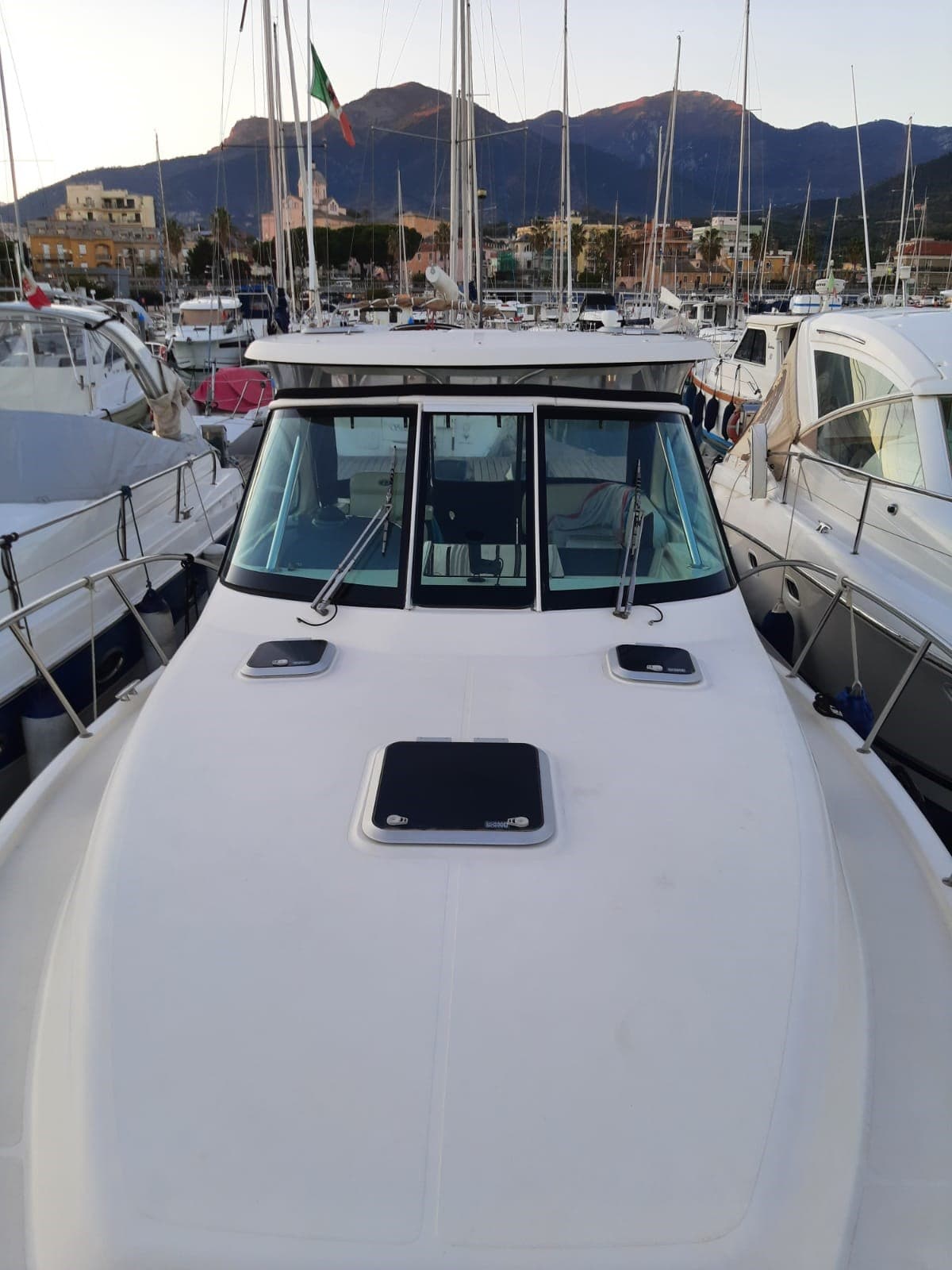 Pursuit OS 335 Offshore used - hero image 12