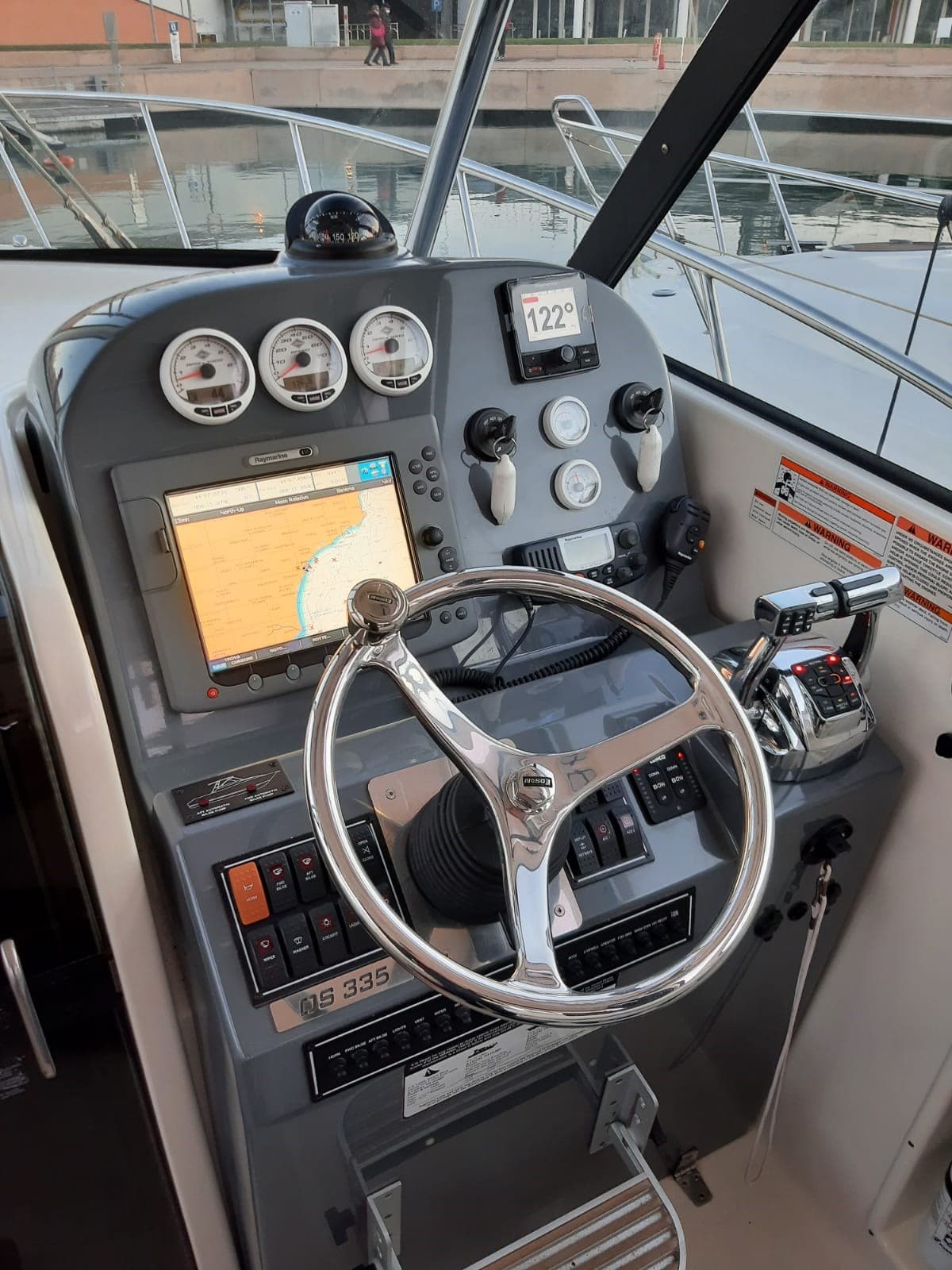 Pursuit OS 335 Offshore used - hero image 8