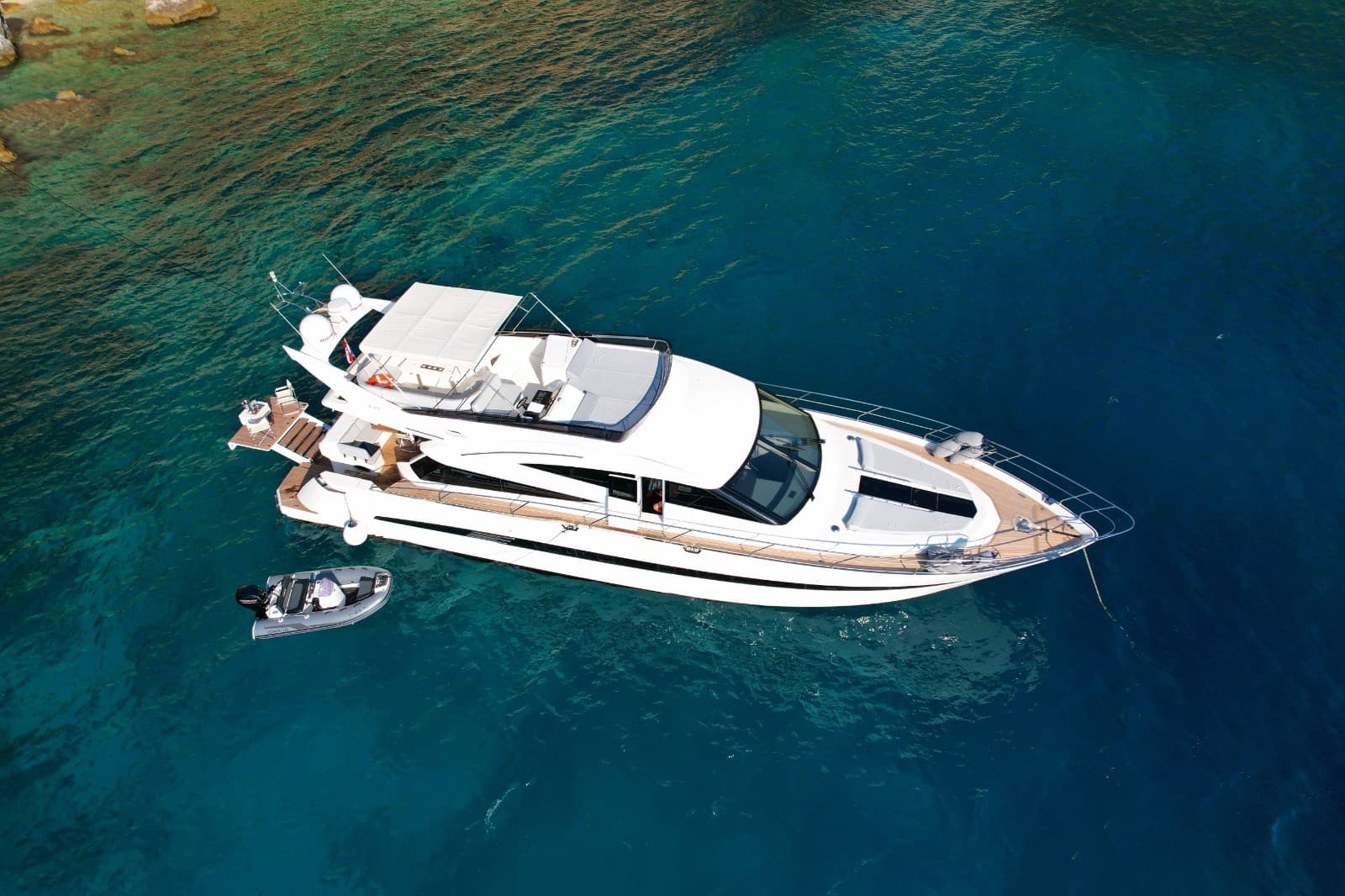 Galeon 640 - Deck View Galeon 640 - Deck View