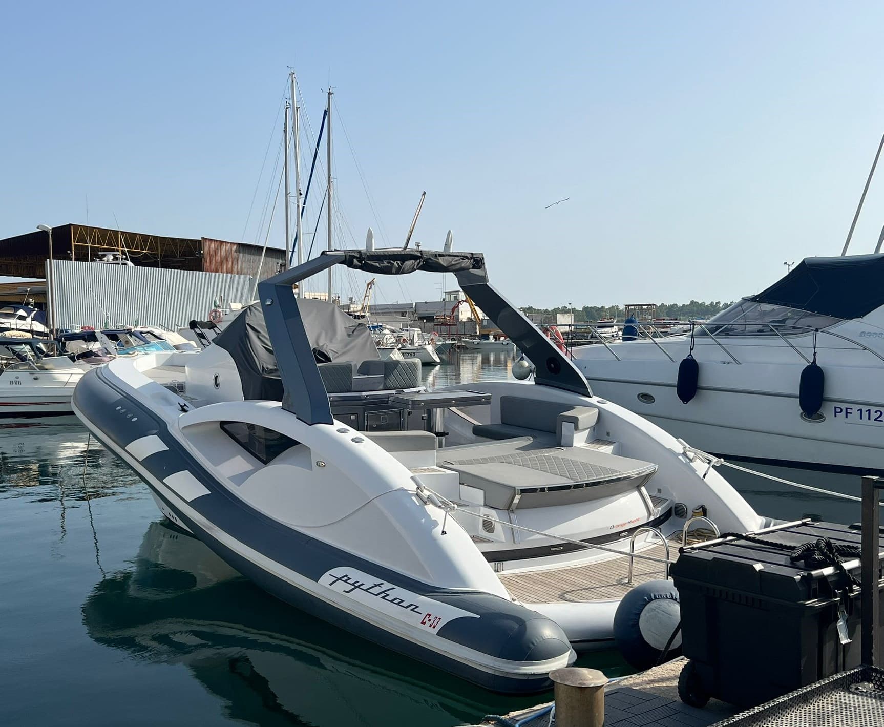 Python Yacht Python C33 - Interior View Python Yacht Python C33 - Interior View