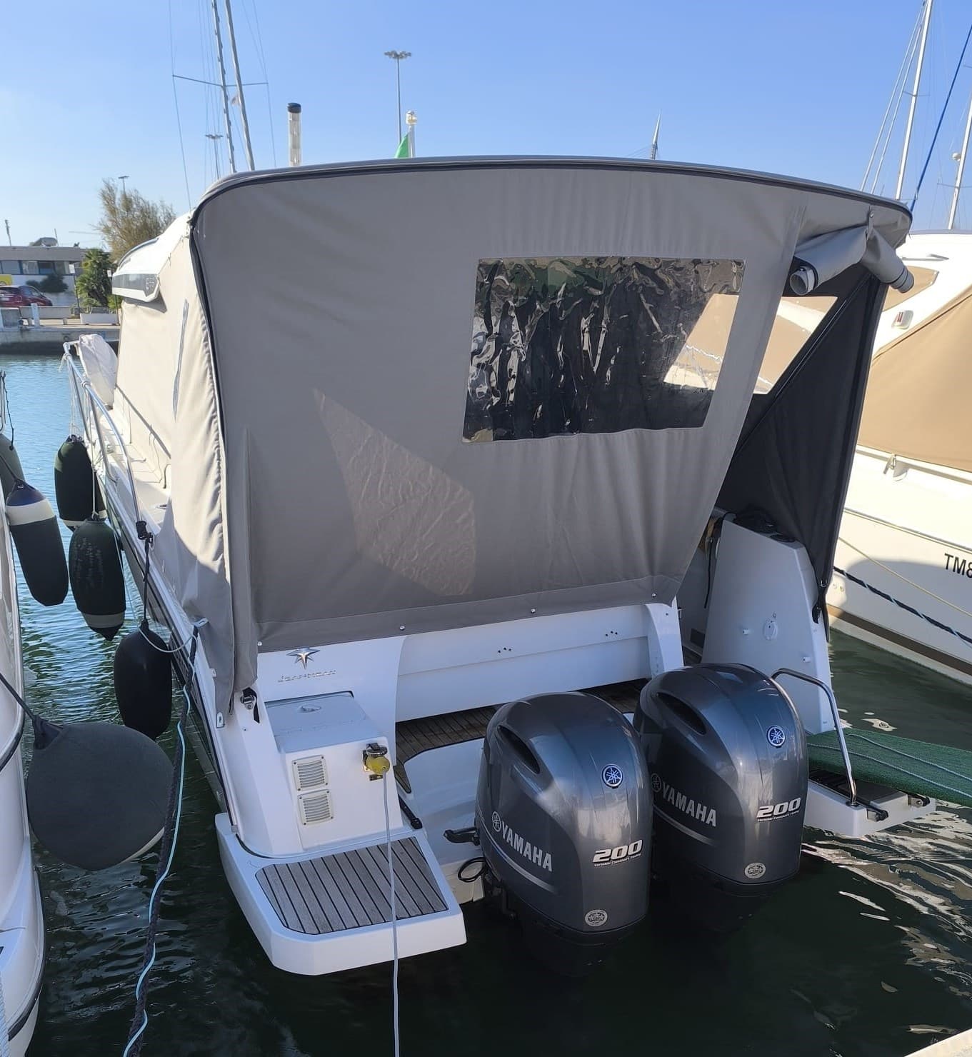 Jeanneau Merry Fisher Offshore 895 - Deck View Jeanneau Merry Fisher Offshore 895 - Deck View