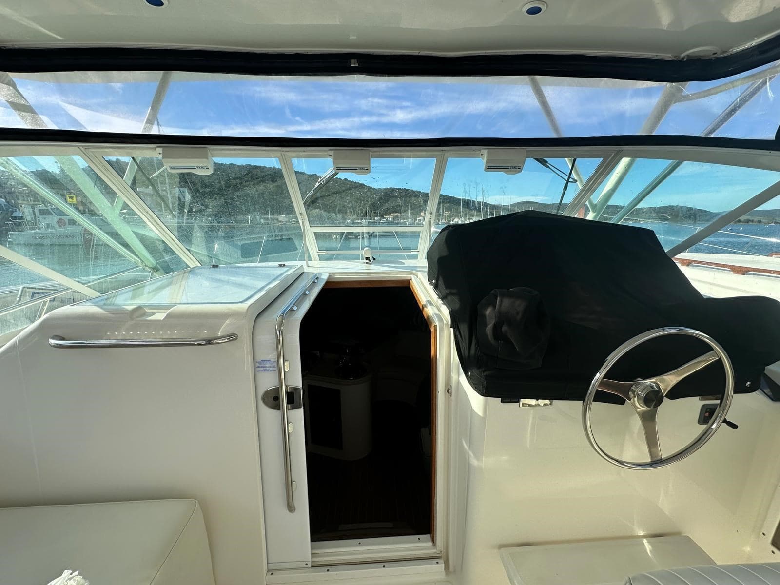 Cabo 35 Express - Deck View Cabo 35 Express - Deck View