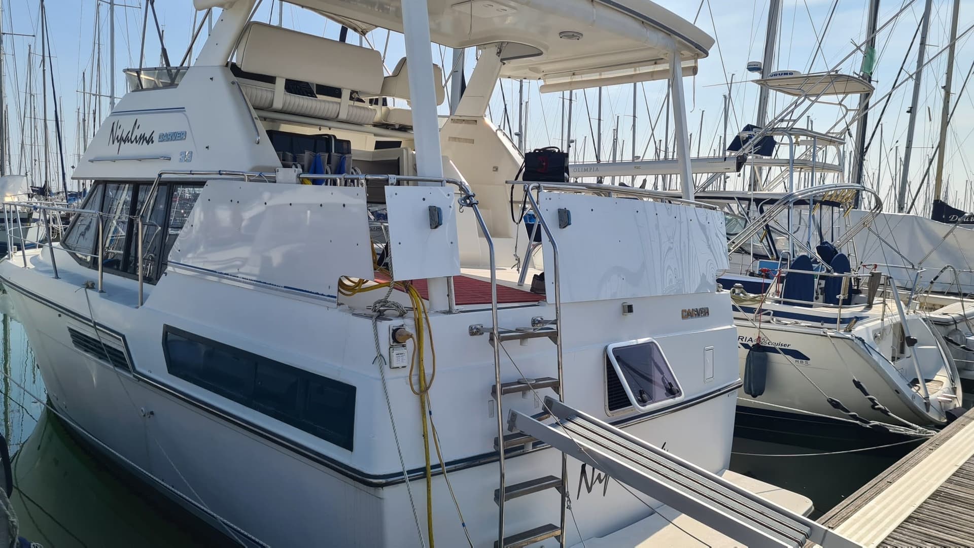 Carver Boat 356 Aft Cabin M/Y - Main View Carver Boat 356 Aft Cabin M/Y - Main View