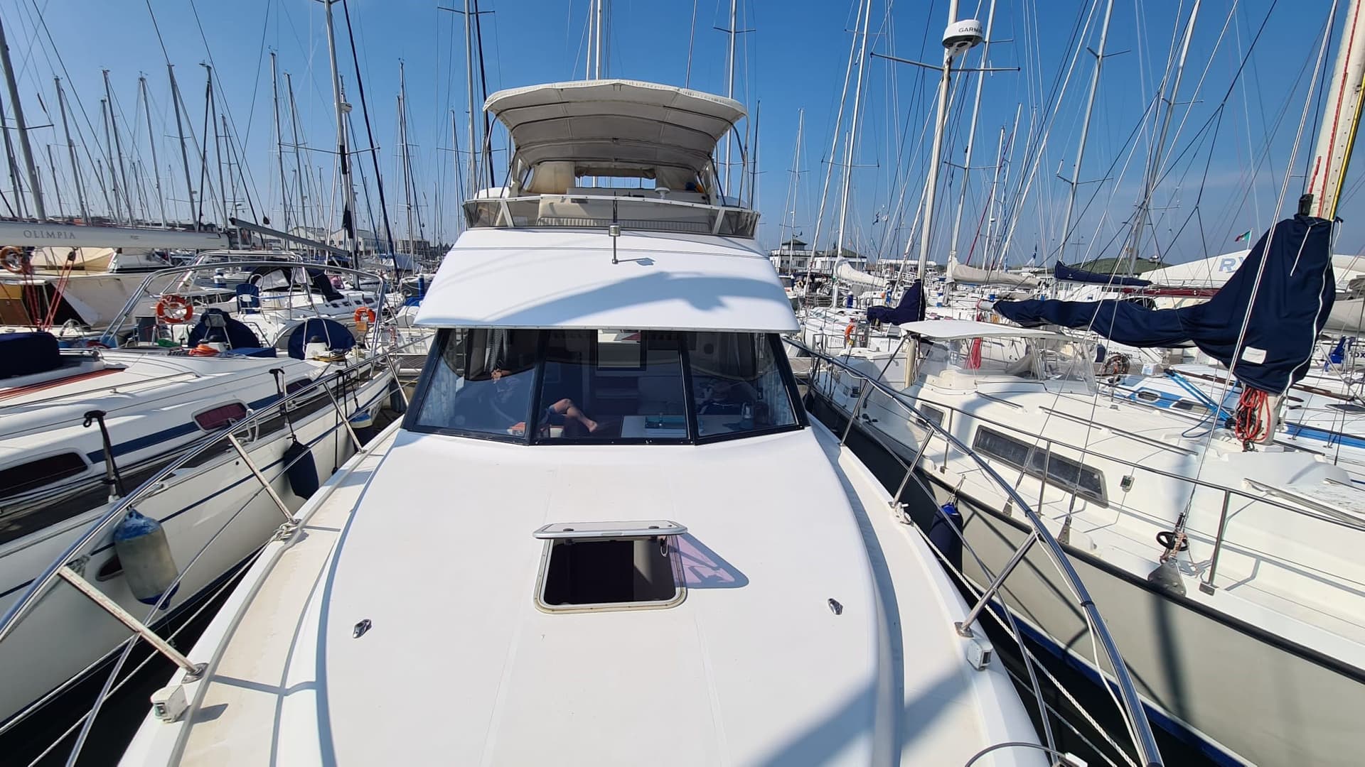 Carver Boat 356 Aft Cabin M/Y - Interior View Carver Boat 356 Aft Cabin M/Y - Interior View