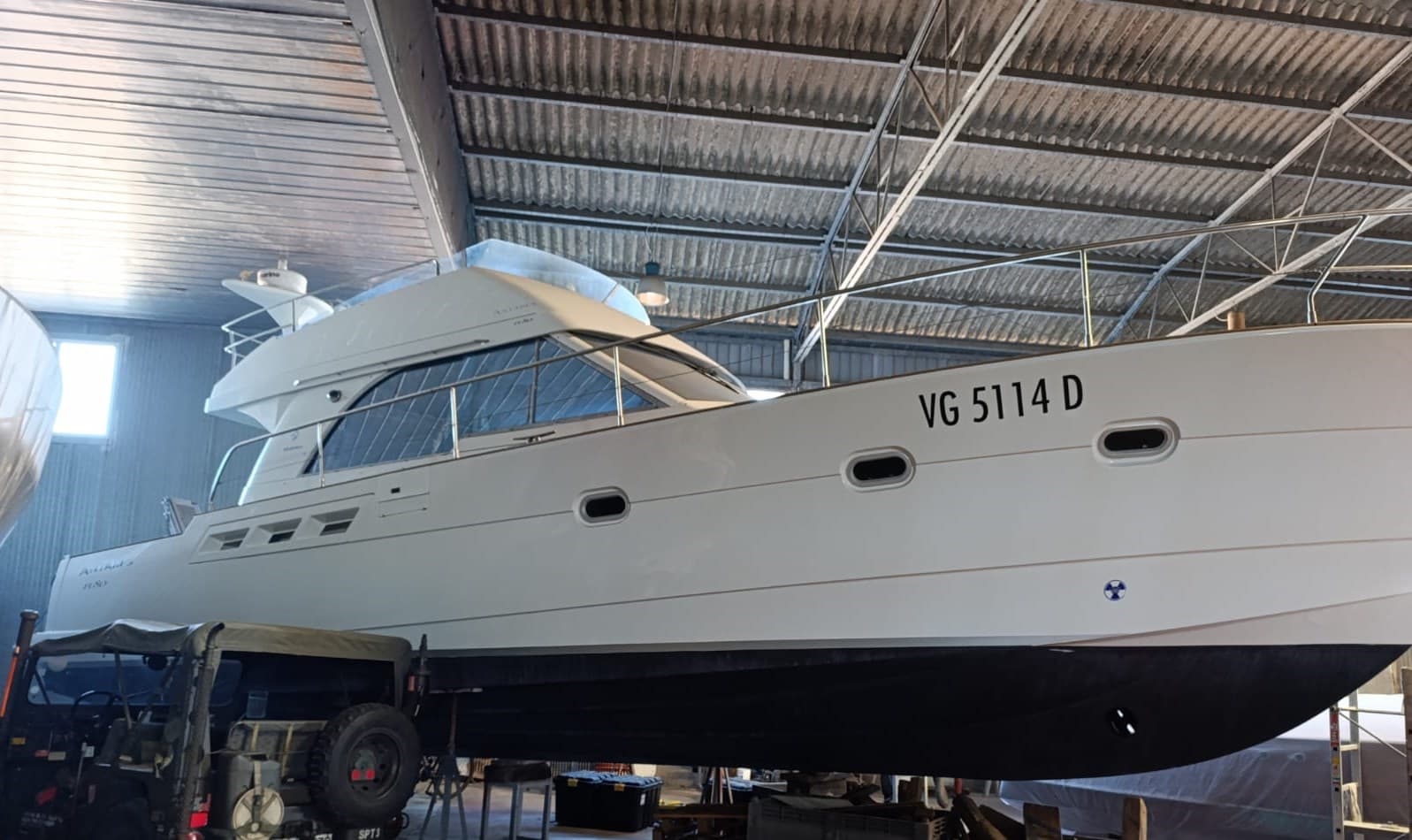 Beneteau Antares 13.80 - Interior View Beneteau Antares 13.80 - Interior View