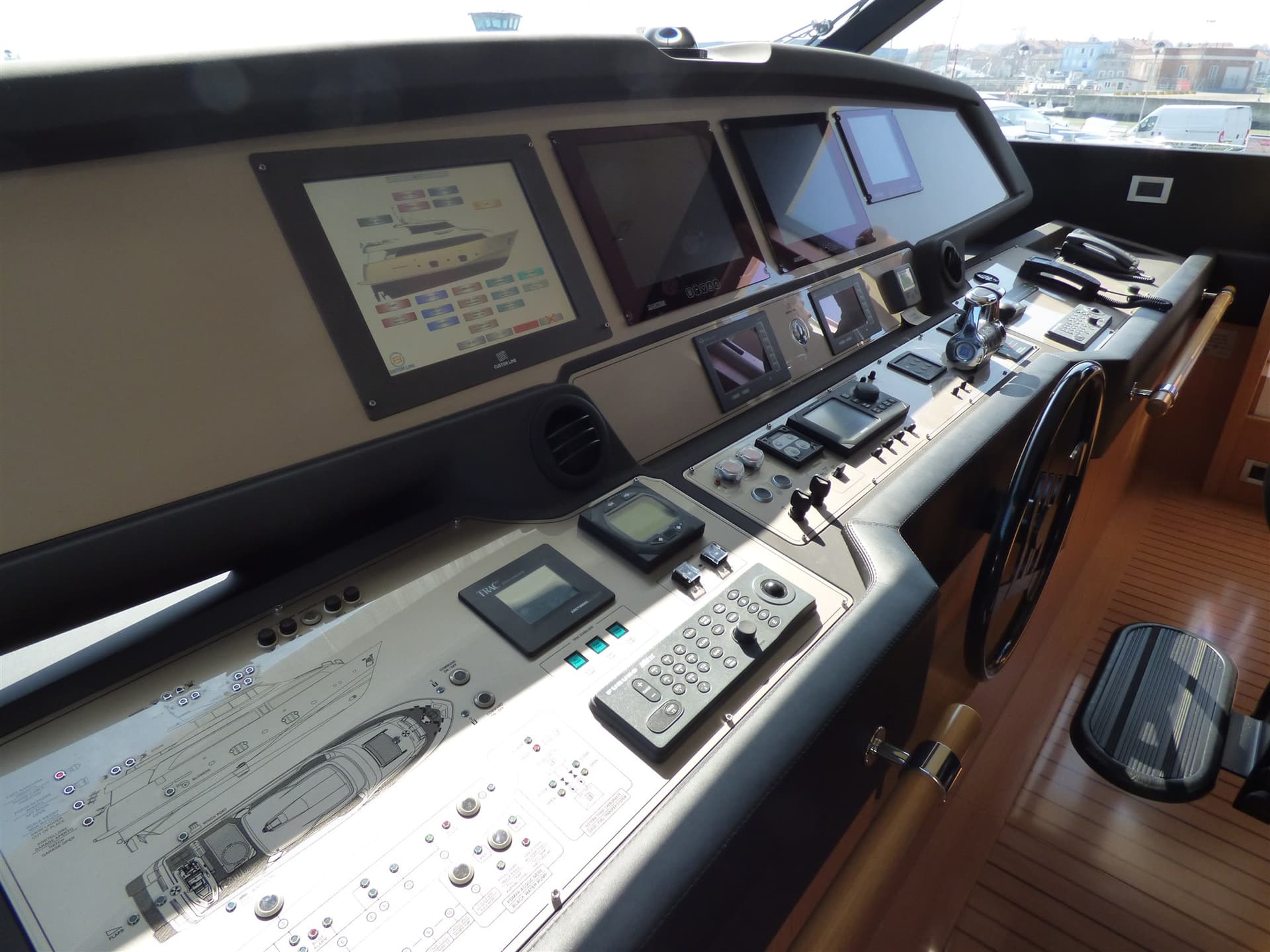 Custom Line Navetta 26 - Deck View Custom Line Navetta 26 - Deck View