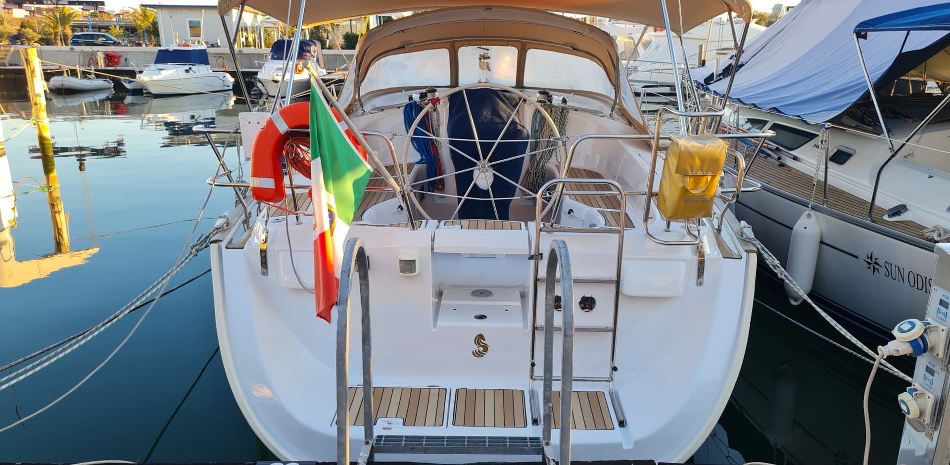 Beneteau Oceanis 423 Clipper - Interior View Beneteau Oceanis 423 Clipper - Interior View