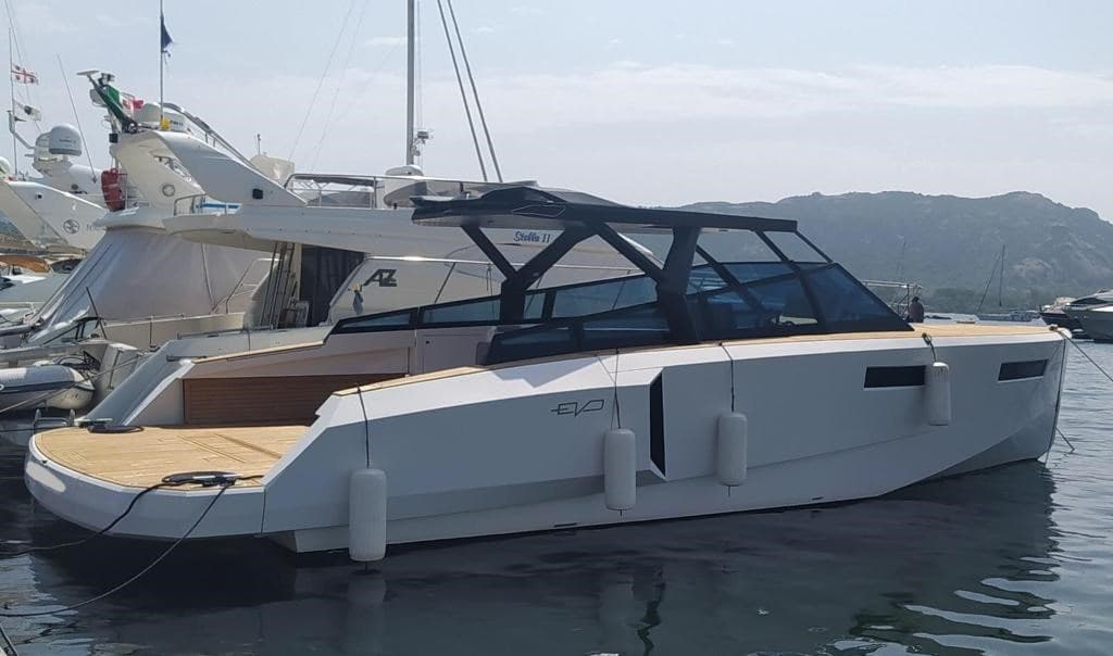 Evo Yachts Evo R4 - Main View Evo Yachts Evo R4 - Main View