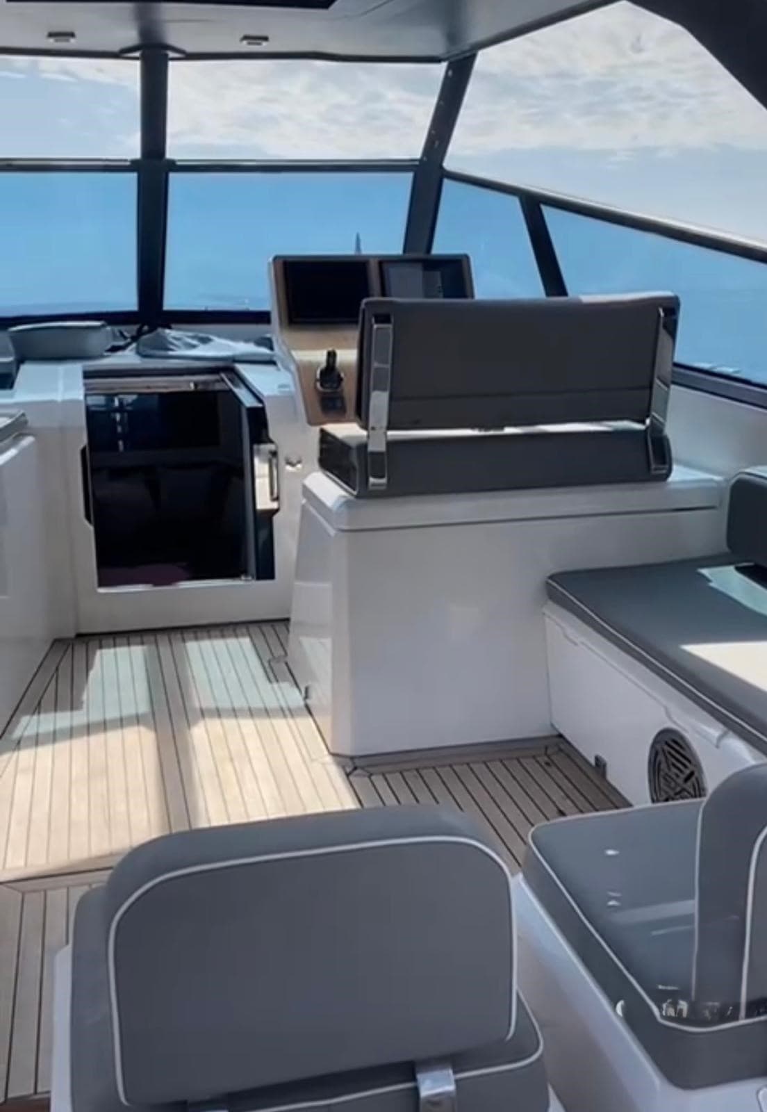 Evo Yachts Evo R4 - Deck View Evo Yachts Evo R4 - Deck View