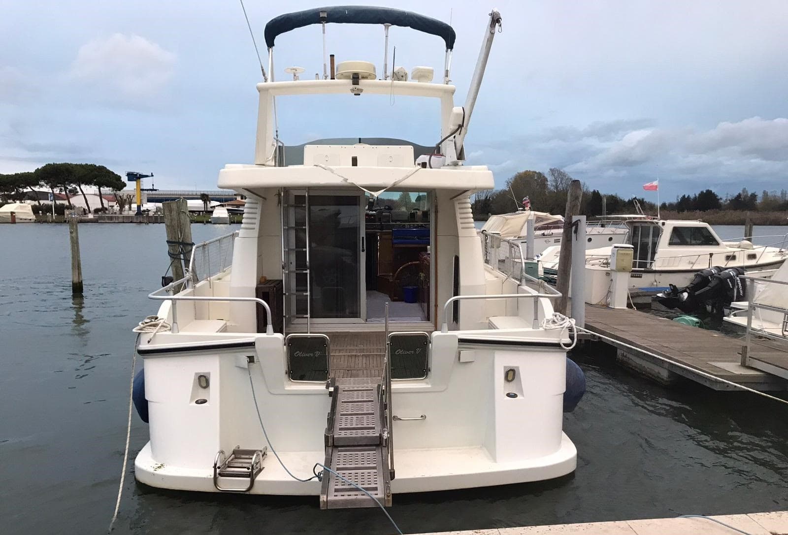 Dellapasqua Dc 14 Flying Bridge - Detail View 1 Dellapasqua Dc 14 Flying Bridge - Detail View 1