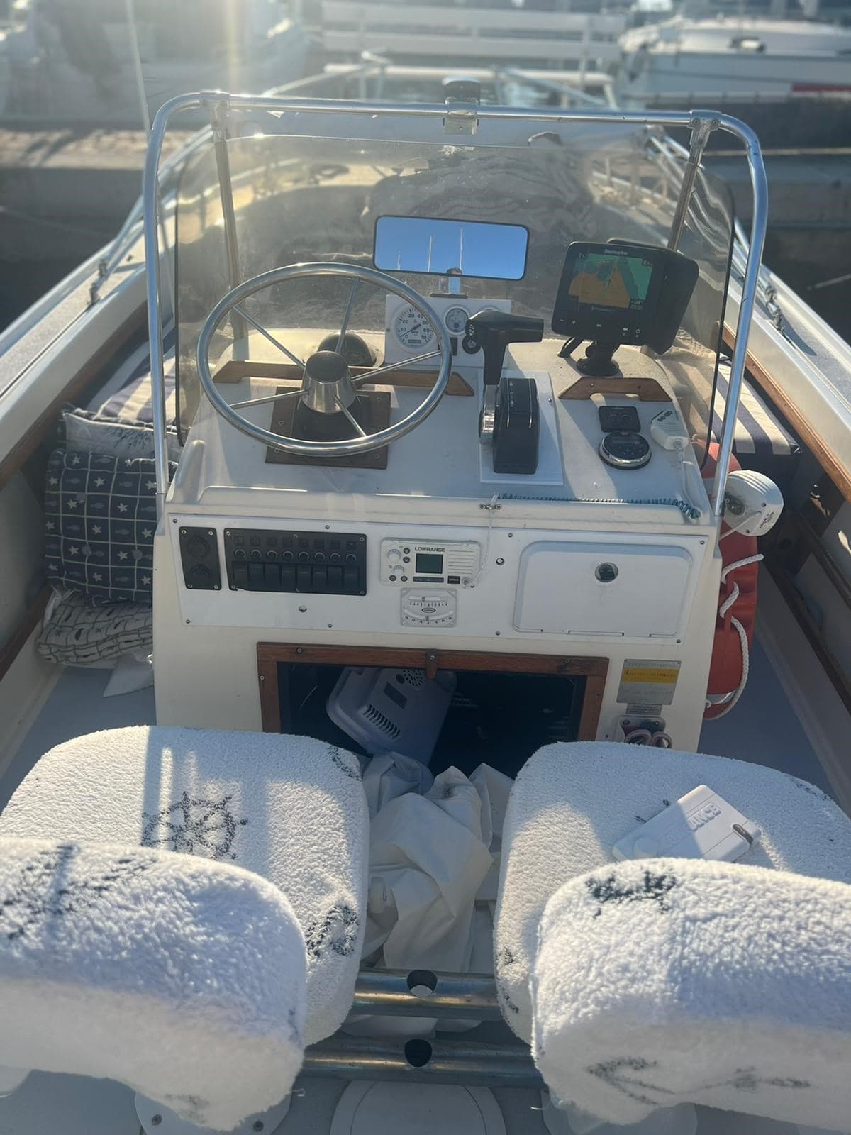 Mako Marine Mako 21 - Deck View Mako Marine Mako 21 - Deck View