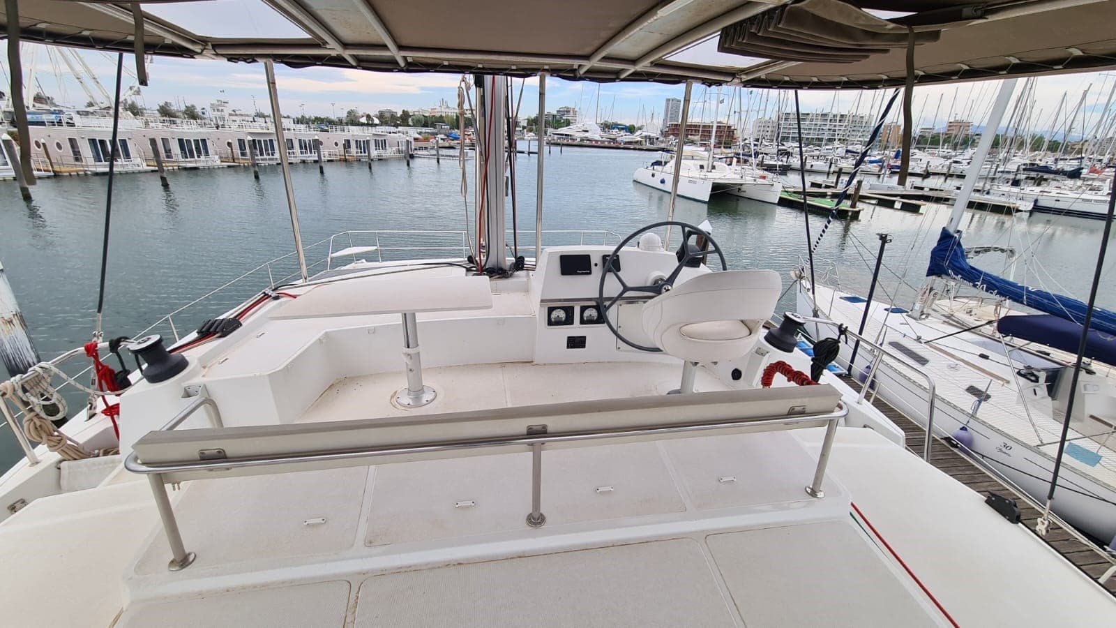 Catana Bali 4.3 - Interior View Catana Bali 4.3 - Interior View