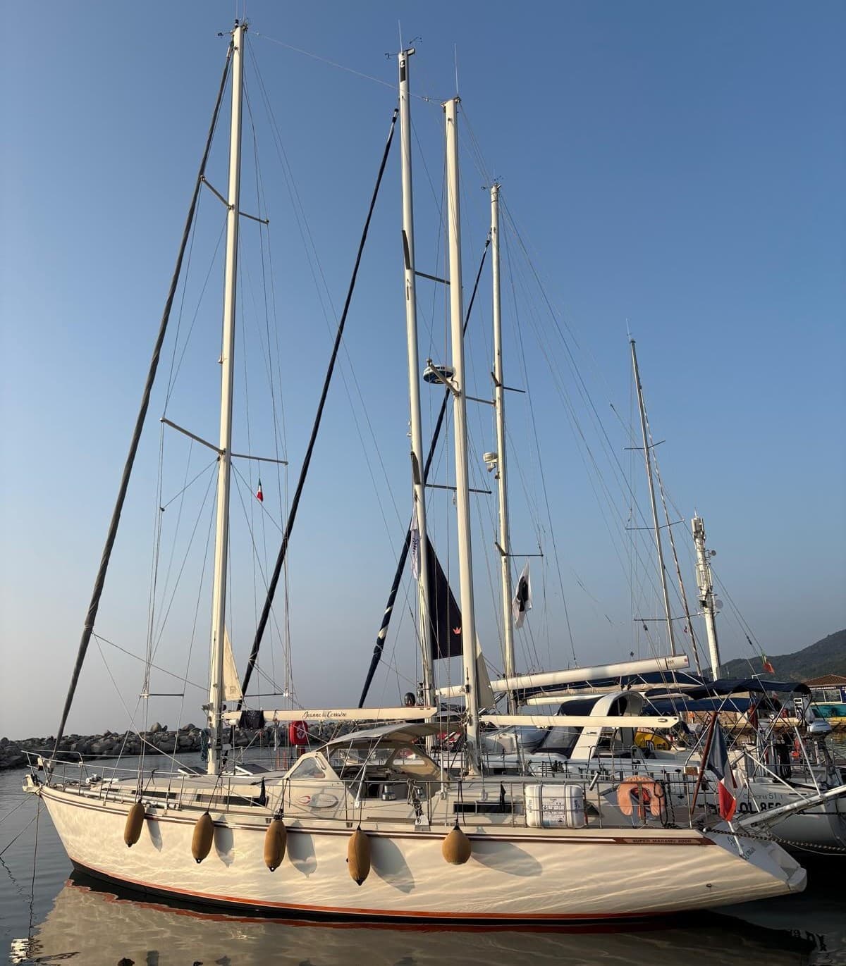 Amel Super Maramu 2000 - Main View Amel Super Maramu 2000 - Main View